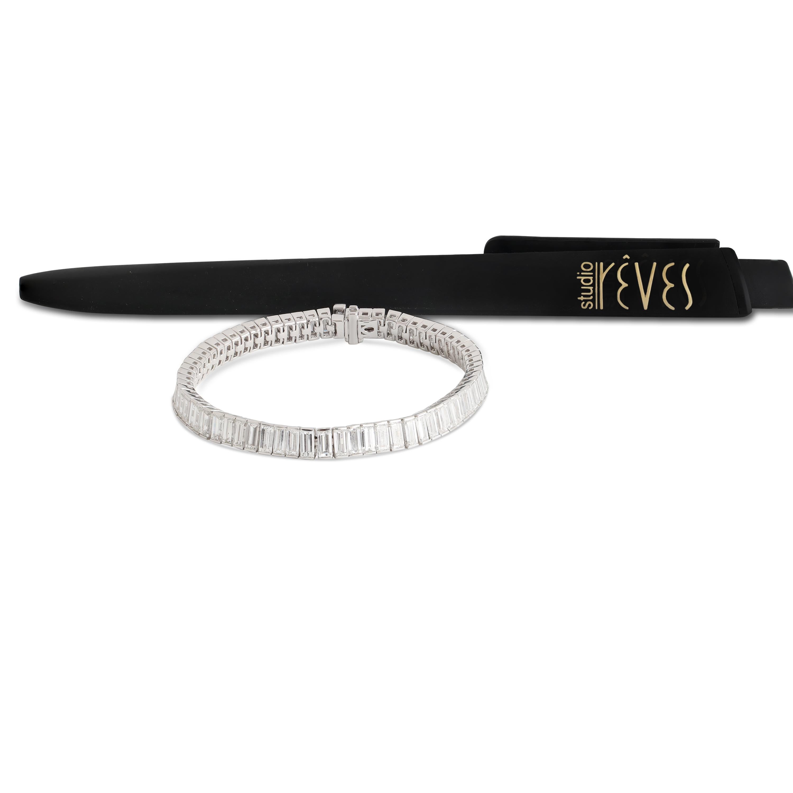 Studio Rêves Sleek Illumina Baguette Tennis Bracelet in 18K White Gold In condizioni Nuovo in vendita a Mumbai, Maharashtra