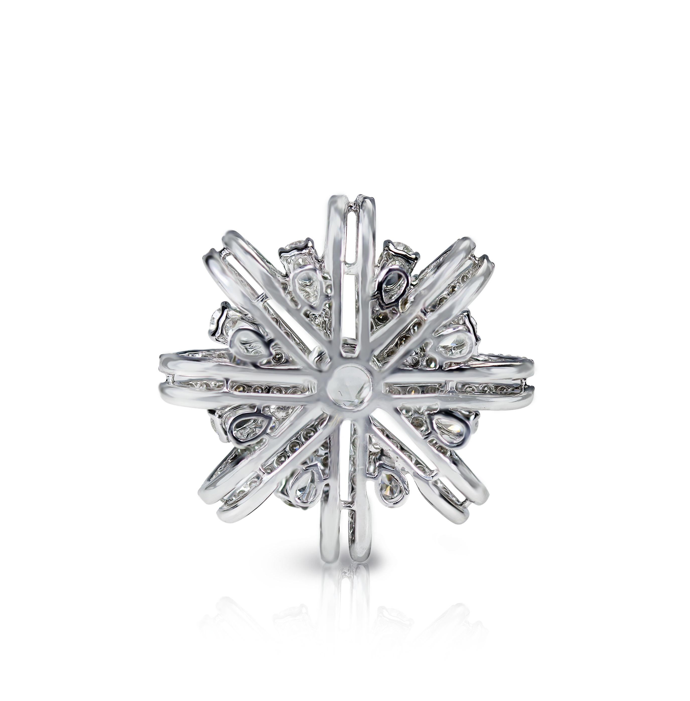 Contemporary Studio Rêves Snowflakes Pendant in 18 Karat White Gold and Diamonds For Sale