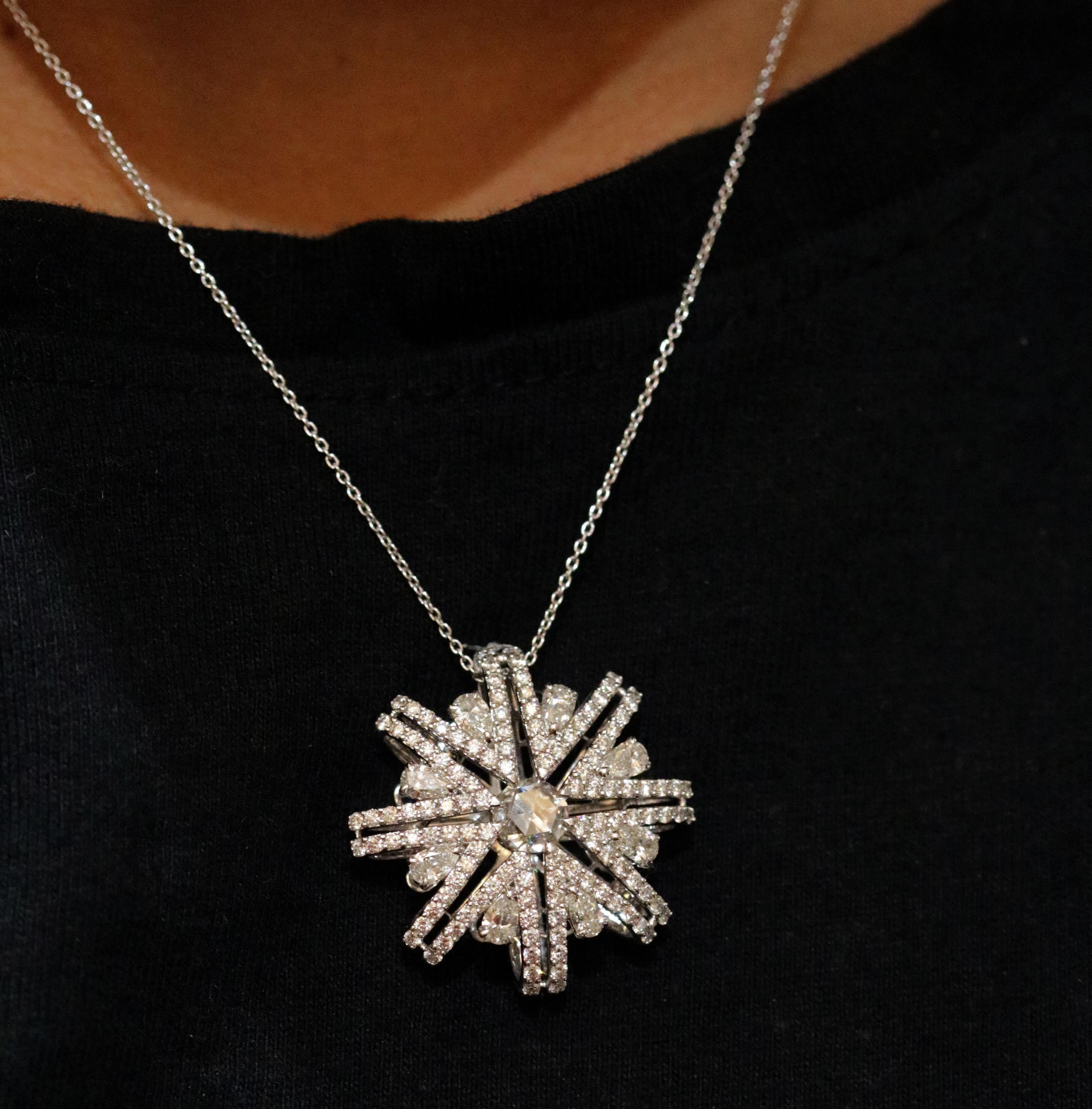 Women's Studio Rêves Snowflakes Pendant in 18 Karat White Gold and Diamonds For Sale