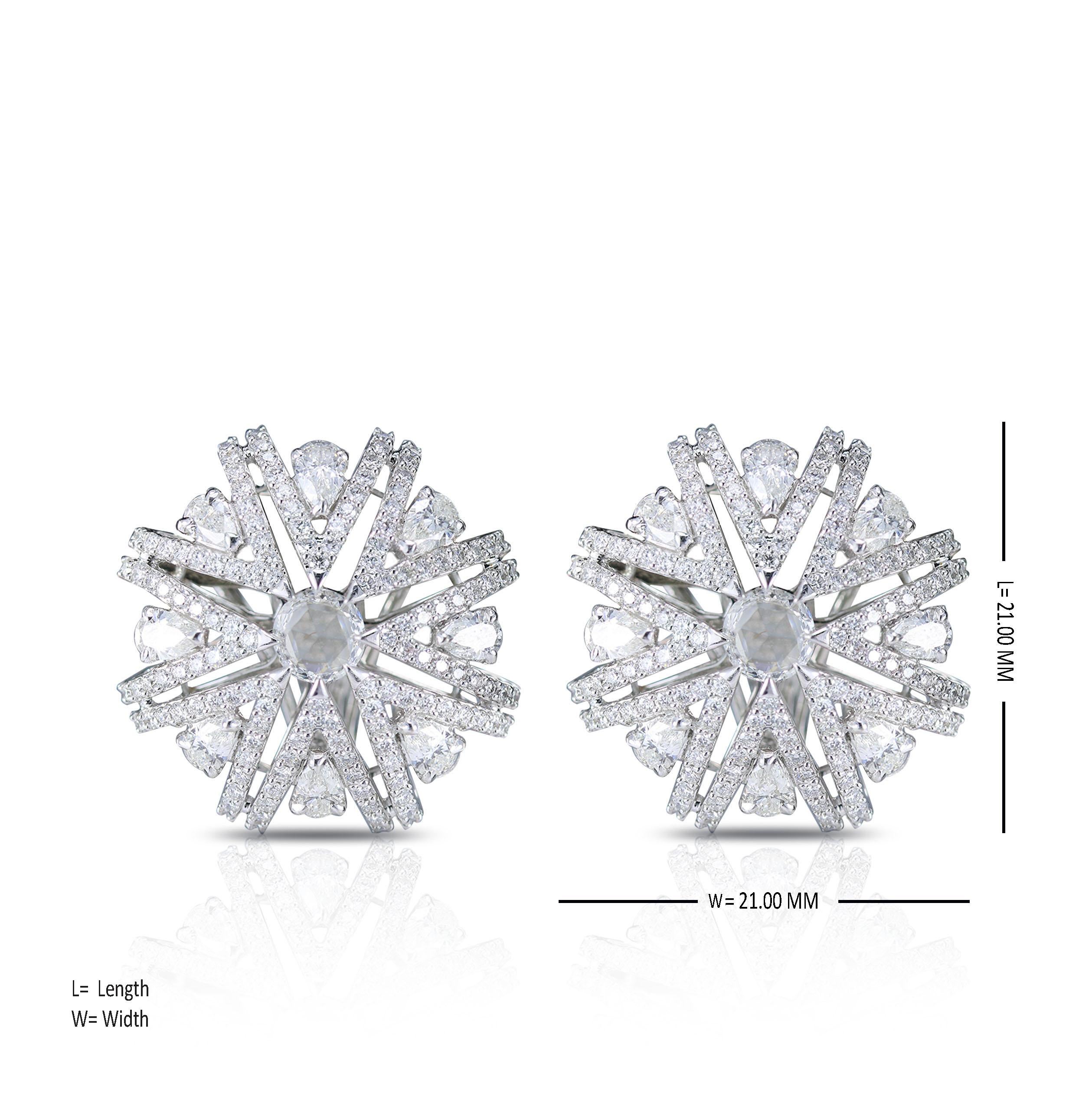 Studio Rêves Snowflakes Stud Earrings in 18 Karat White Gold and Diamonds In New Condition For Sale In Mumbai, Maharashtra