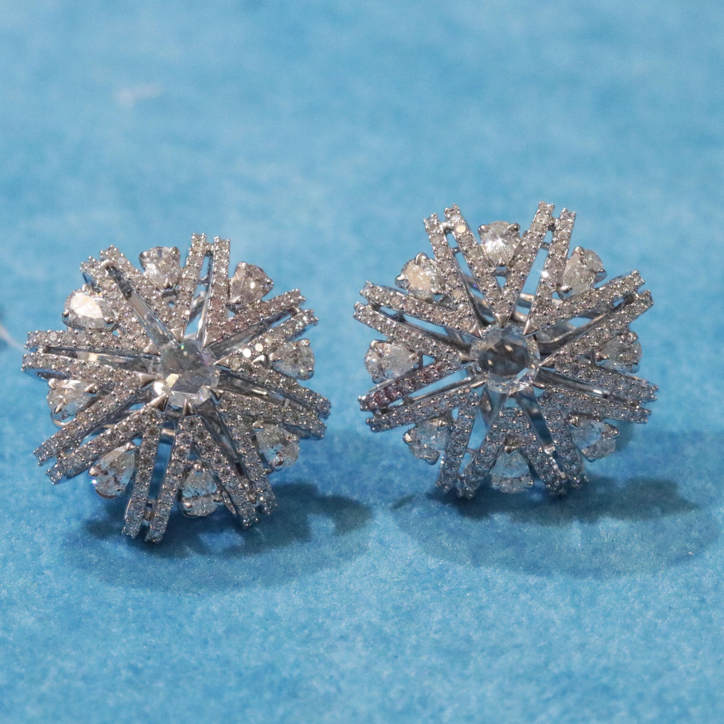 Women's Studio Rêves Snowflakes Stud Earrings in 18 Karat White Gold and Diamonds For Sale