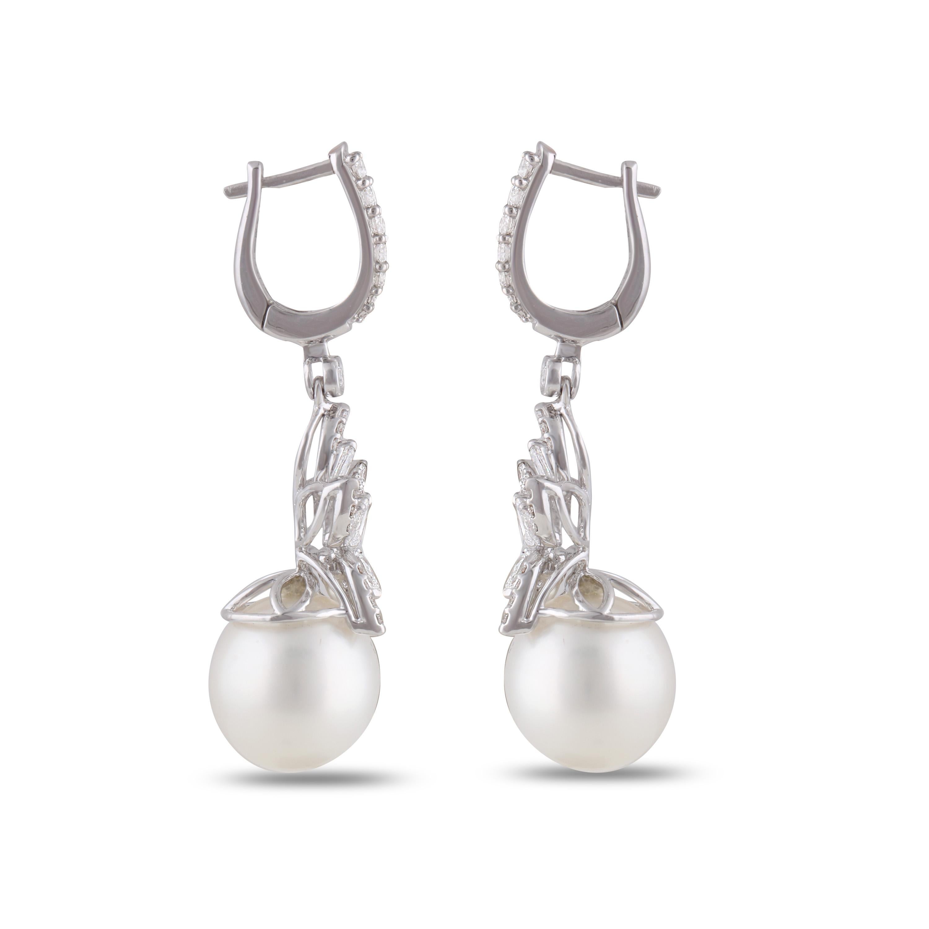 Modern Studio Rêves Star Shaped Diamond and Pearl Drop Earrings in 18 Karat Gold