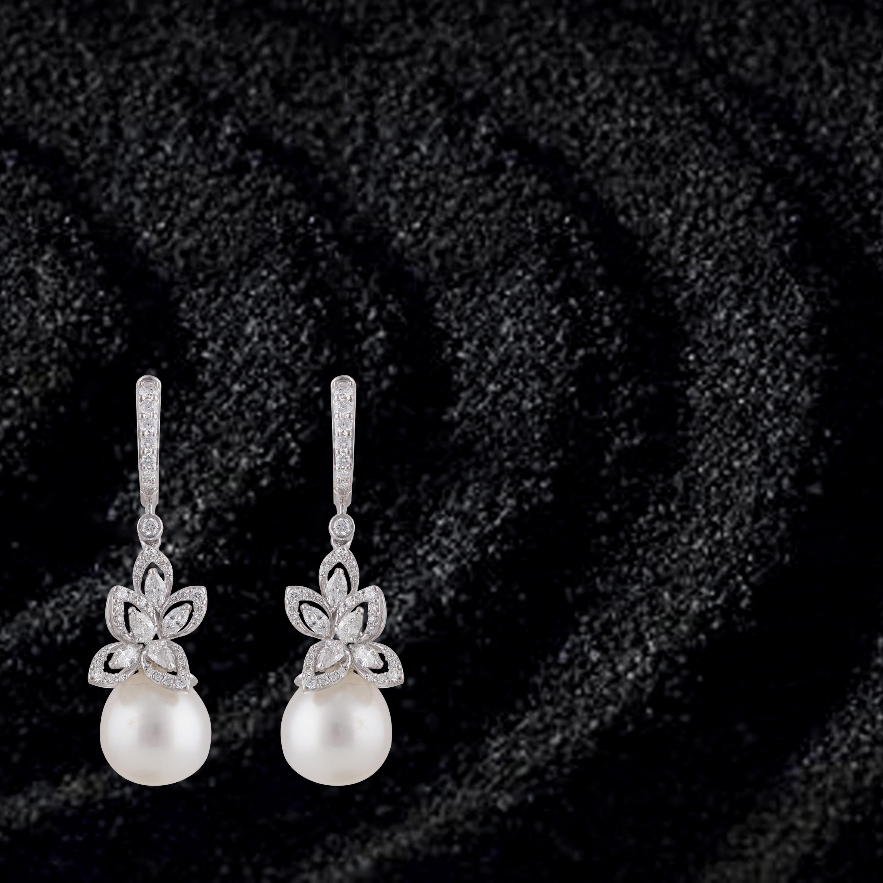 Women's Studio Rêves Star Shaped Diamond and Pearl Drop Earrings in 18 Karat Gold