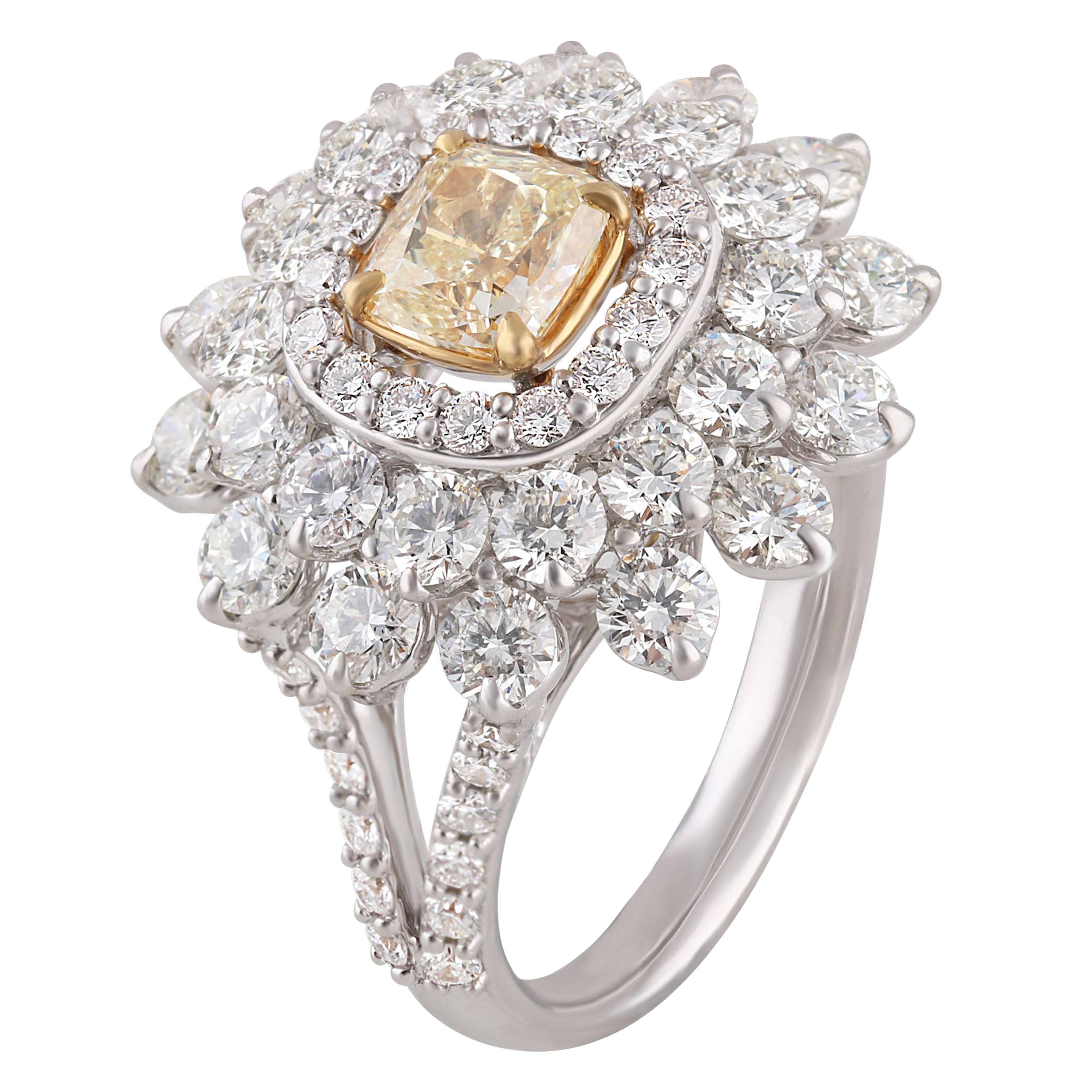 Studio Rêves Starburst Diamond Ring in 18 Karat Gold For Sale