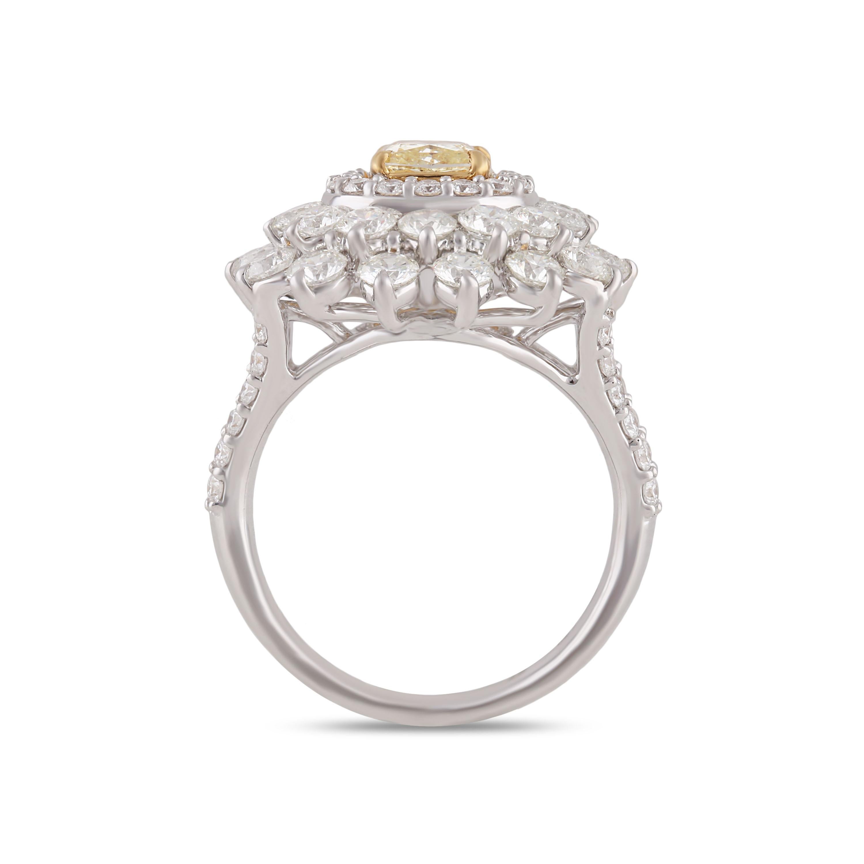 Women's Studio Rêves Starburst Diamond Ring in 18 Karat Gold For Sale
