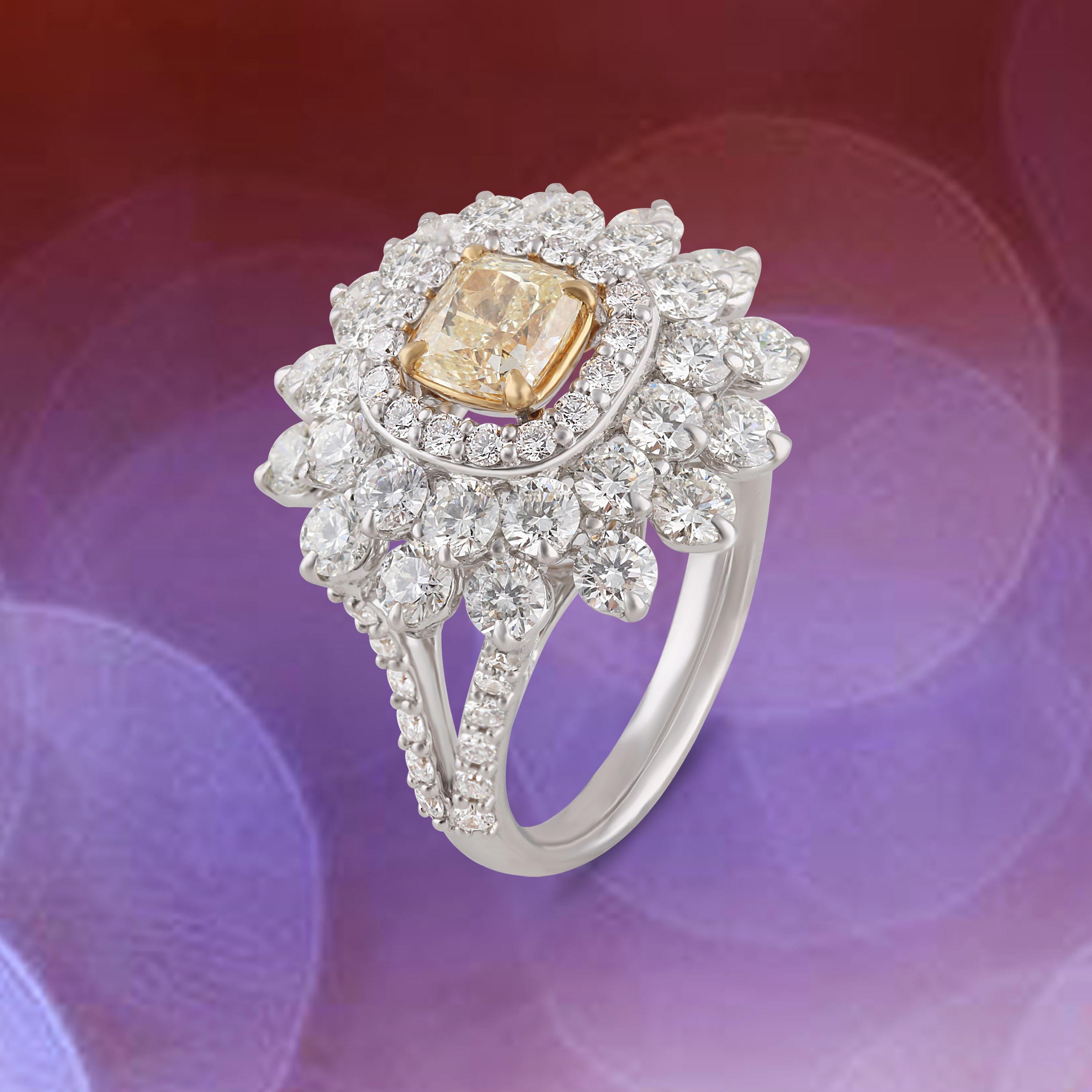 Studio Rêves Starburst Diamond Ring in 18 Karat Gold For Sale 2