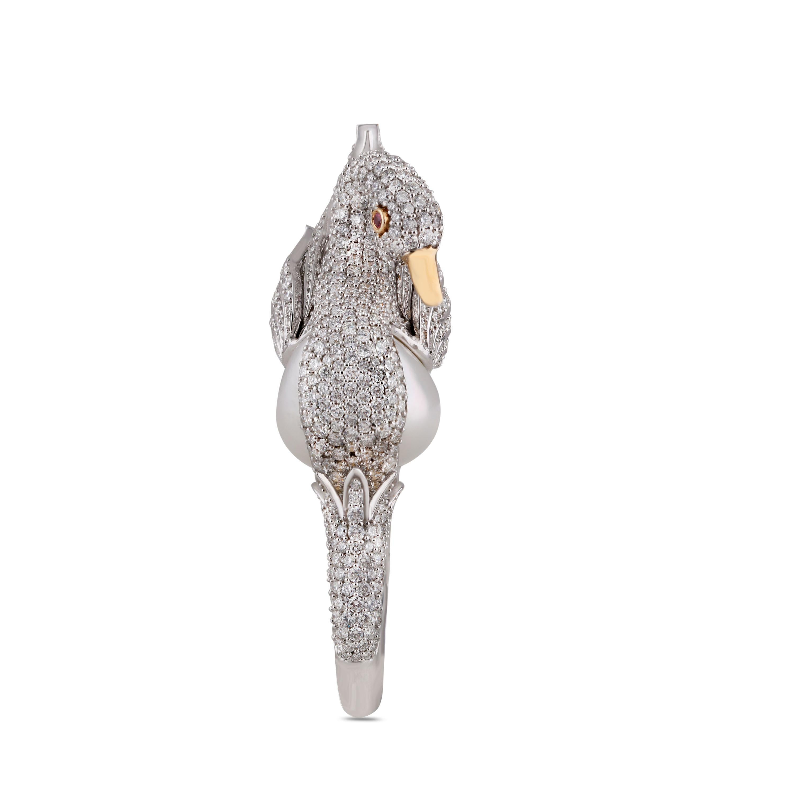 Studio Rêves Swan Cocktail Ring in 18 Karat Gold with Diamonds and Pearl In New Condition For Sale In Mumbai, Maharashtra