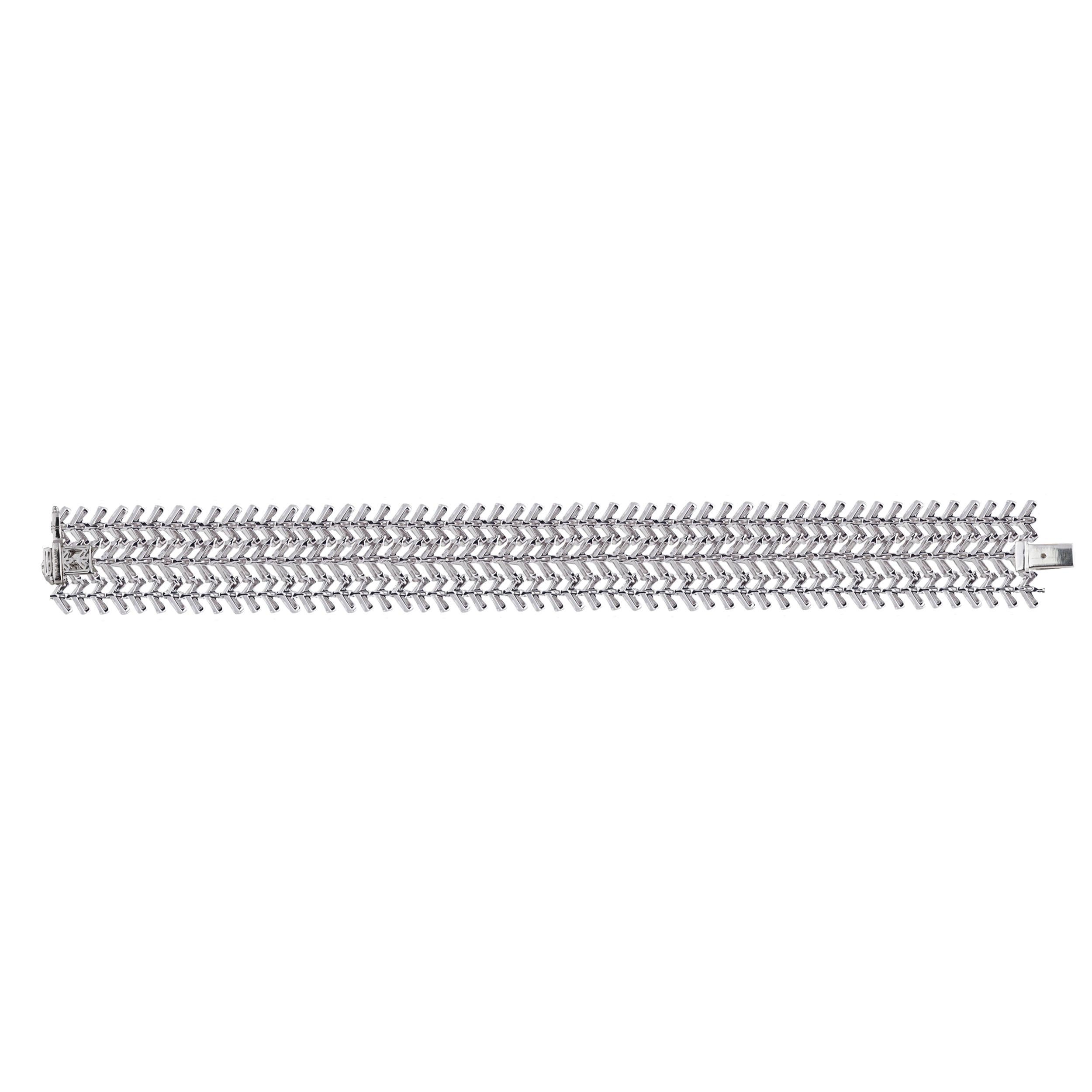 Studio Rêves Taper Baguette Diamond Tennis Bracelet in 18 Karat White Gold For Sale 1