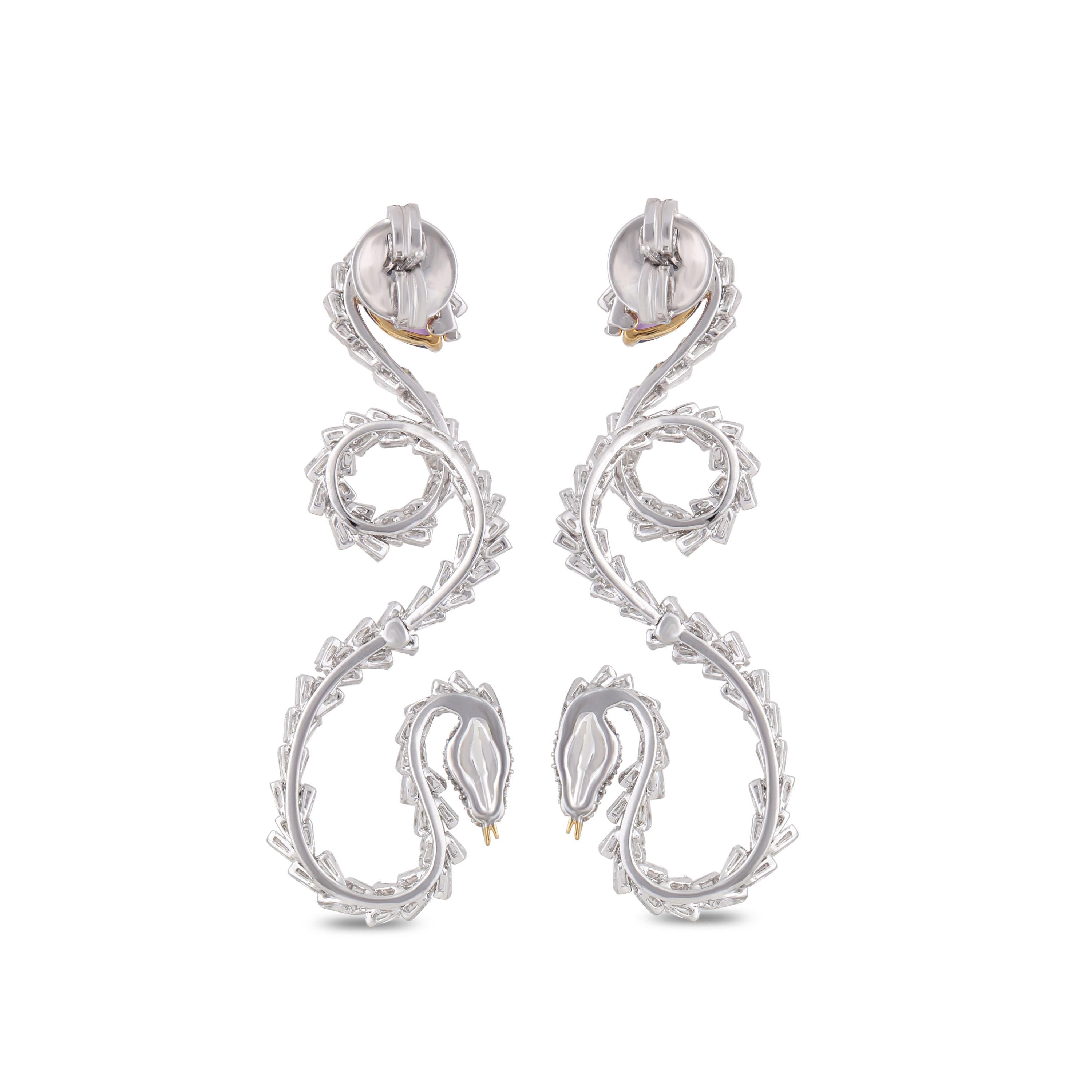 Studio Rêves Tapered Diamond Dangling Earrings in 18 Karat Gold with Amethyst In New Condition For Sale In Mumbai, Maharashtra