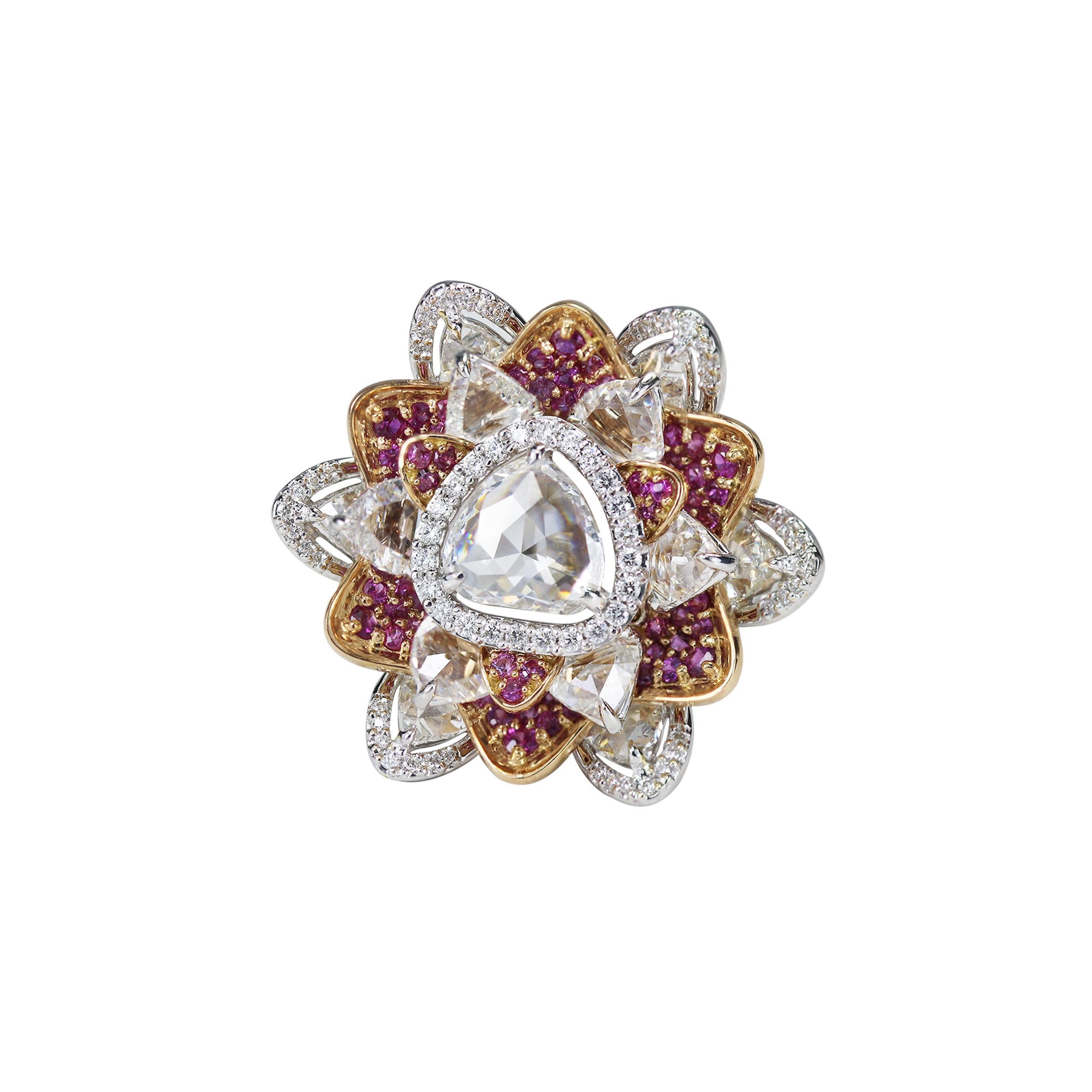 Studio Rêves Trillion Rose Cut Diamonds and Pink Sapphire Ring in 18 Karat Gold In New Condition For Sale In Mumbai, Maharashtra
