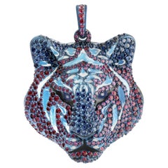 Studio Rêves Pendentif unisexe tigre en titane avec saphirs roses, bleus et rubis