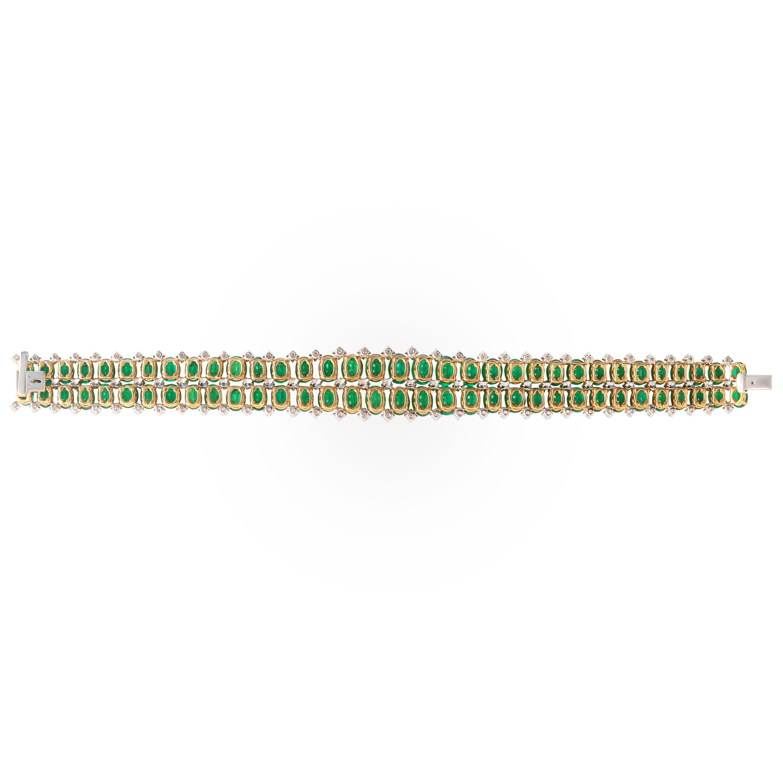 Taille ovale Studio Rêves Verdant Crown Tennis Bracelet with Emeralds in 18K Gold en vente