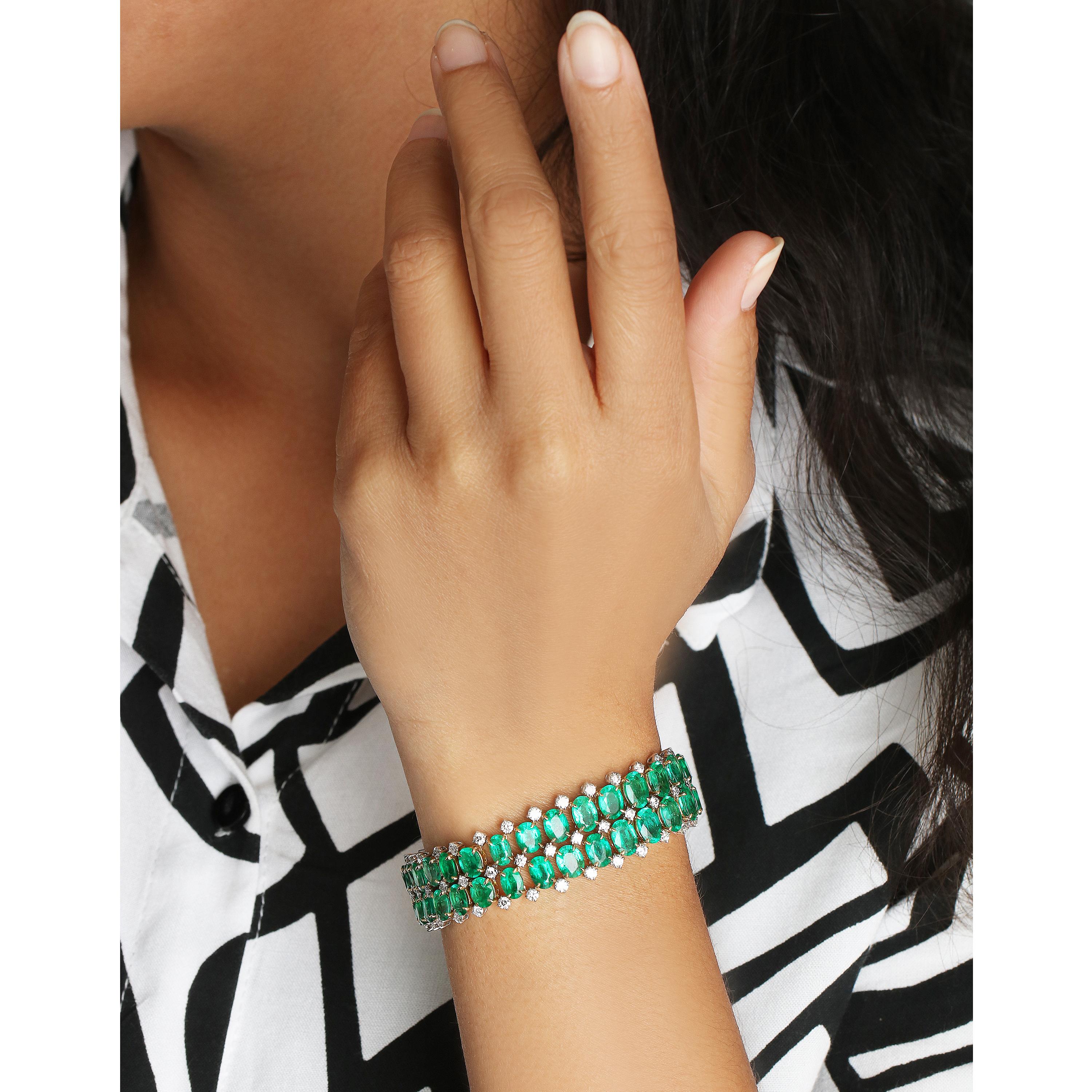 Studio Rêves Verdant Crown Tennis Bracelet with Emeralds in 18K Gold Neuf - En vente à Mumbai, Maharashtra