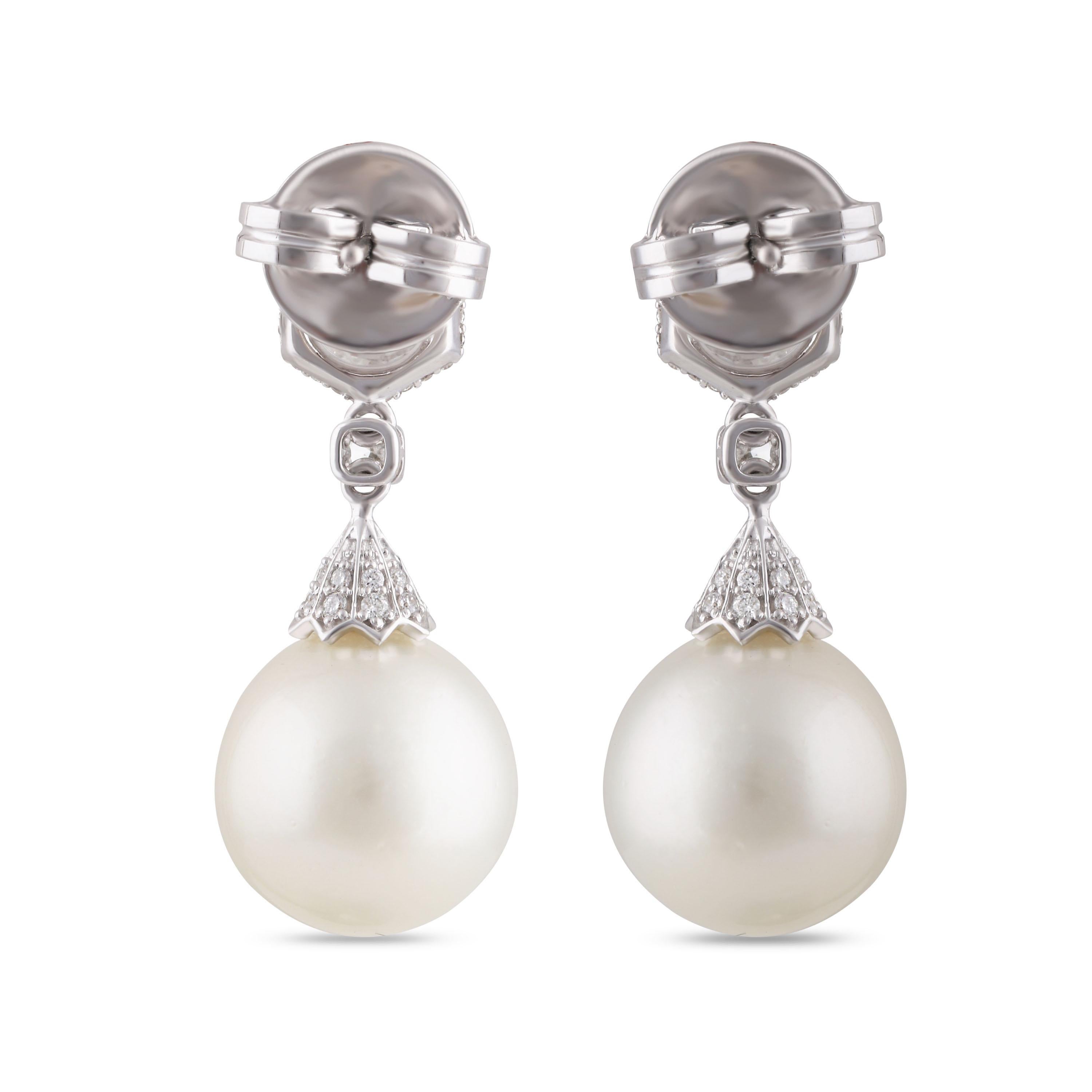 Women's Studio Rêves Vintage Drop Earrings with Diamonds and Pearls in 18 Karat Gold For Sale