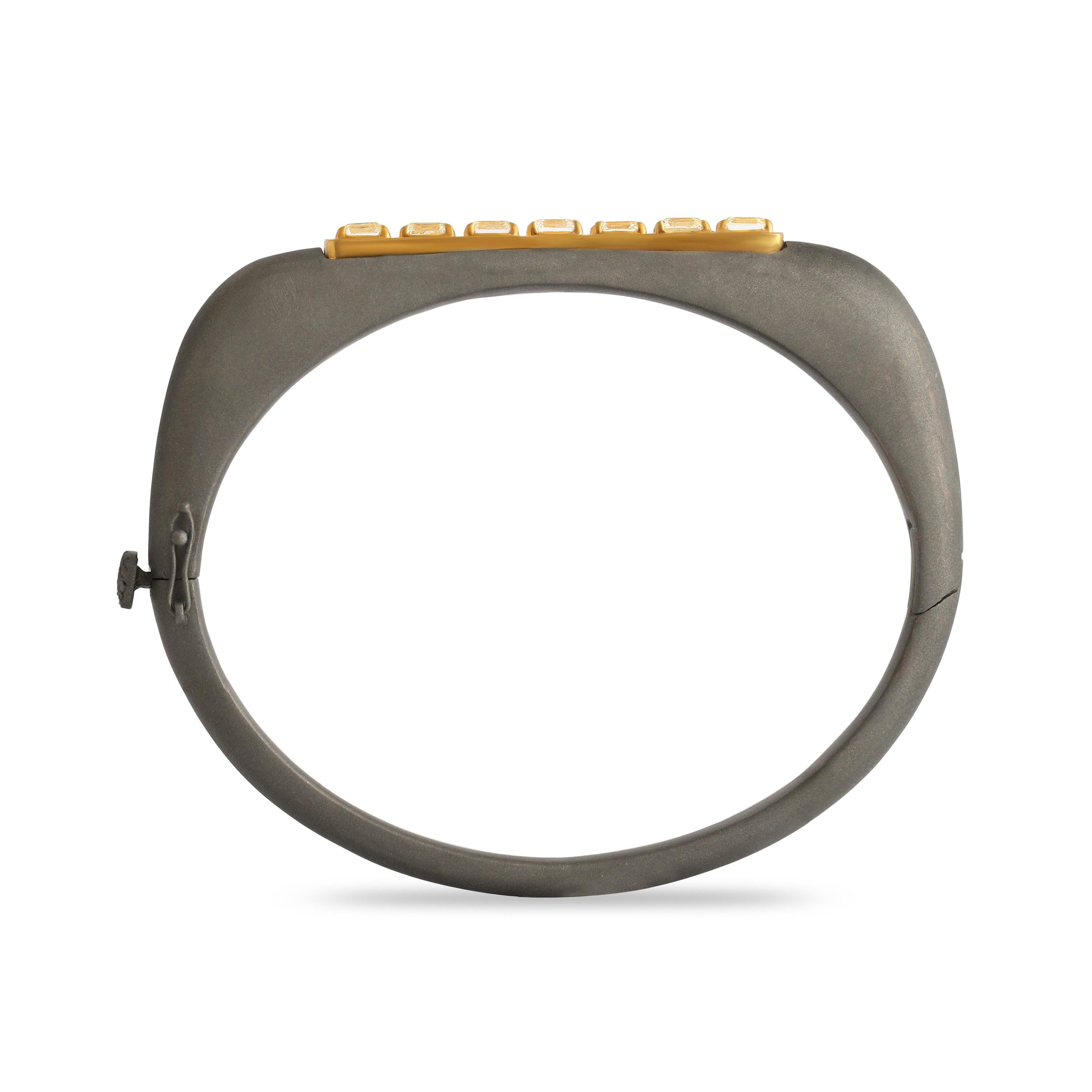 Contemporain Studio Rêves Bracelet en or 18K et titane avec diamant asscher jaune en vente