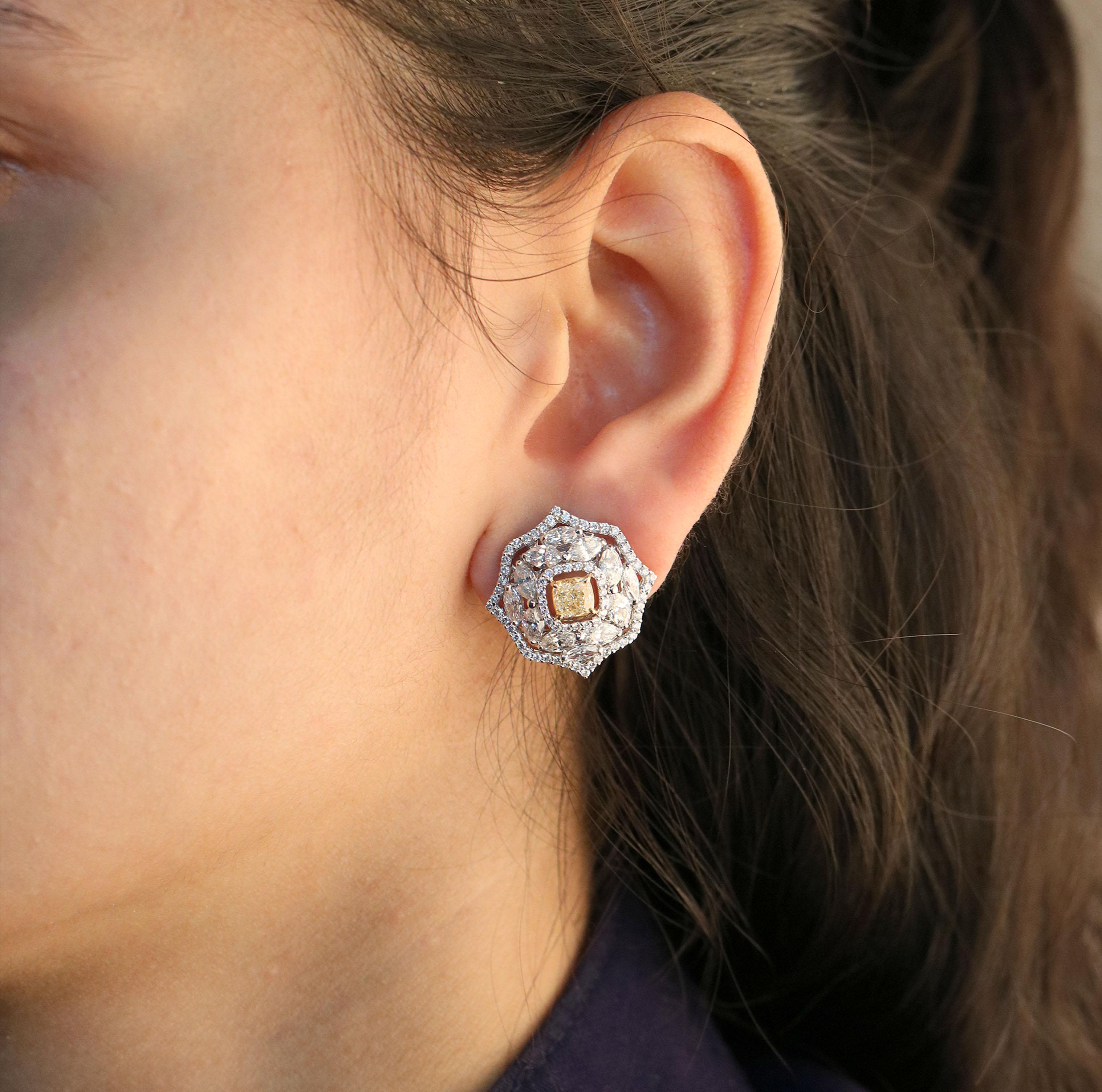 Modern Studio Rêves Yellow Cushion Diamonds and White Diamonds Earrings in 18K Gold For Sale