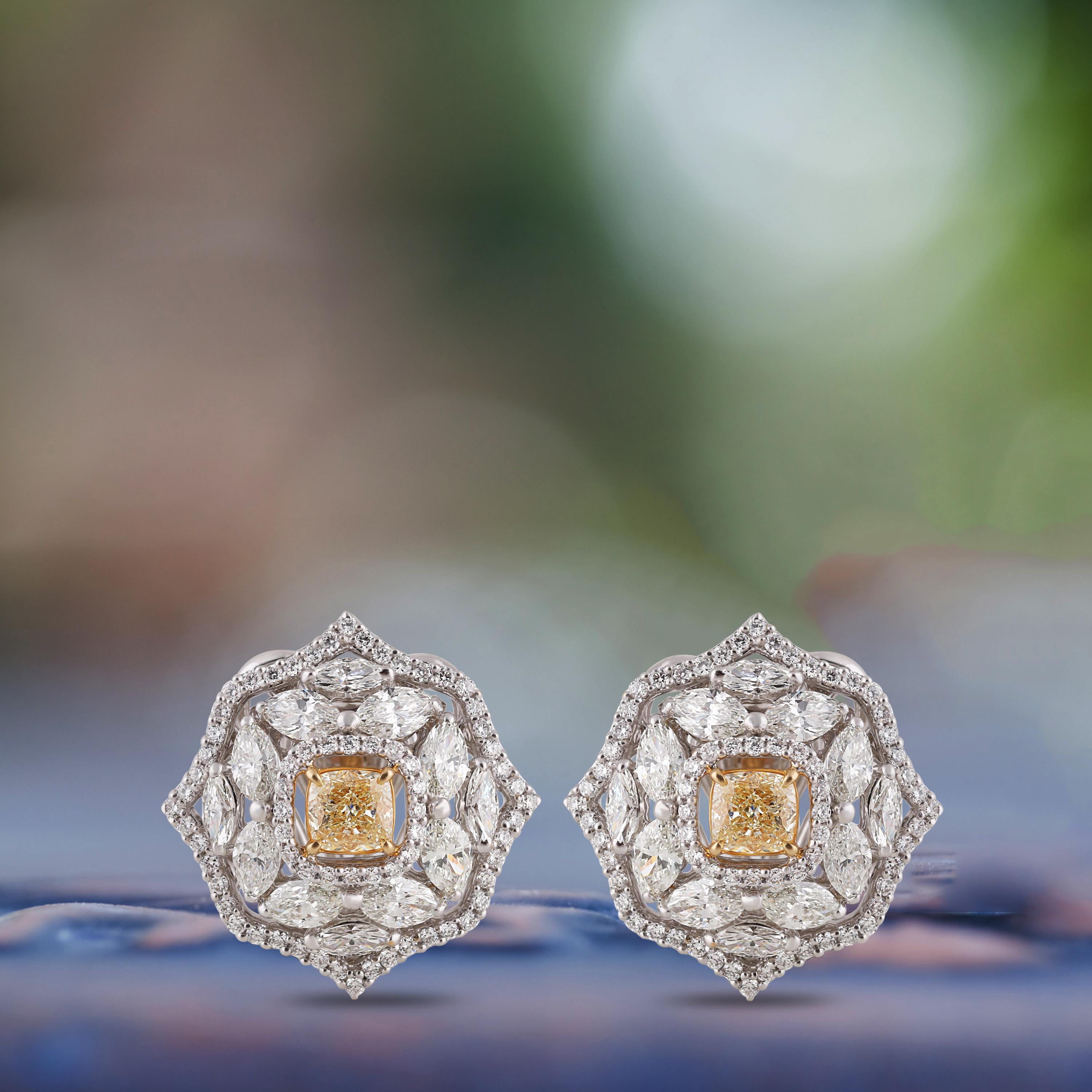 Studio Rêves Yellow Cushion Diamonds and White Diamonds Earrings in 18K Gold For Sale 3