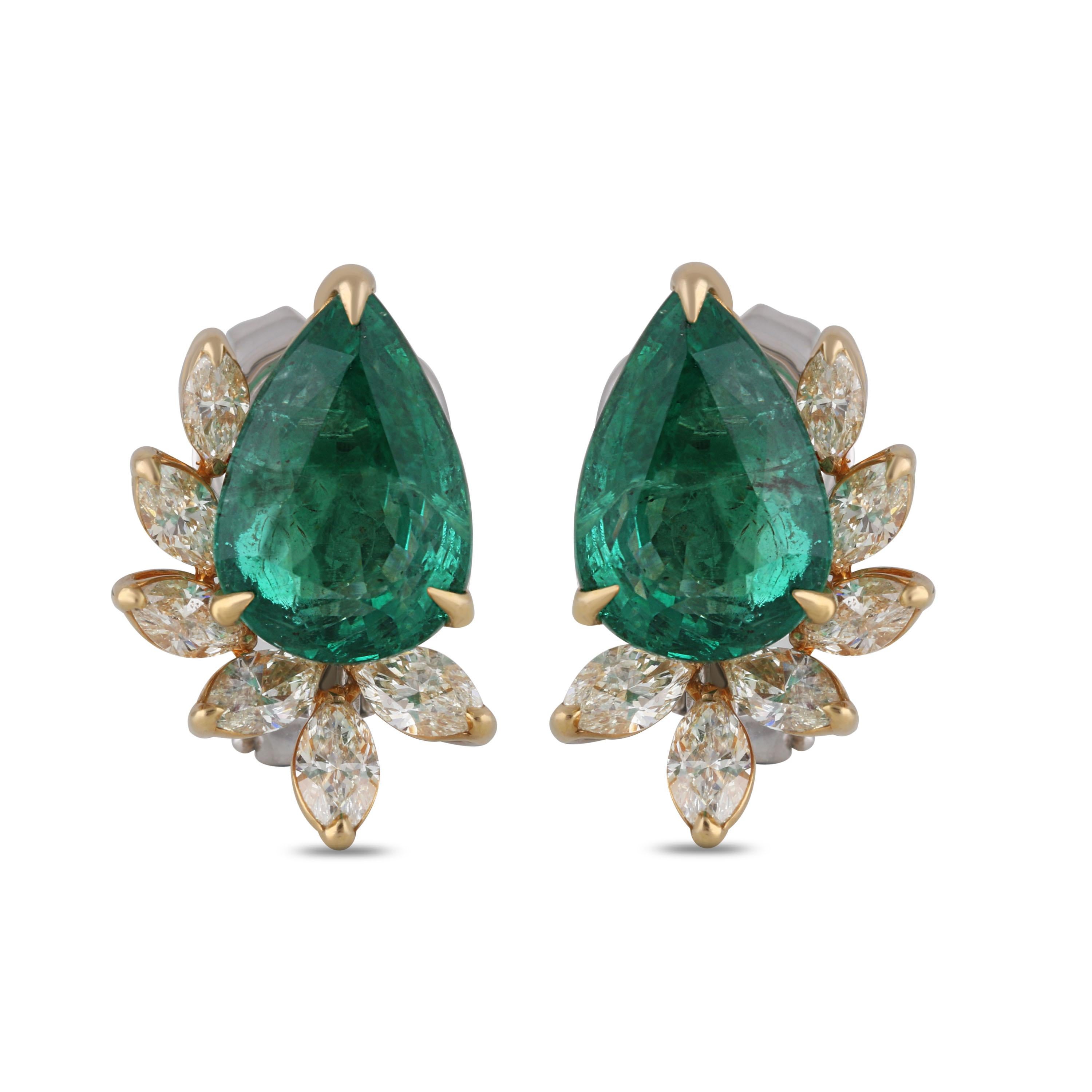 Emerald Cut Studio Rêves Yellow Diamonds and Emerald Stud Earrings in 18 Karat Gold For Sale