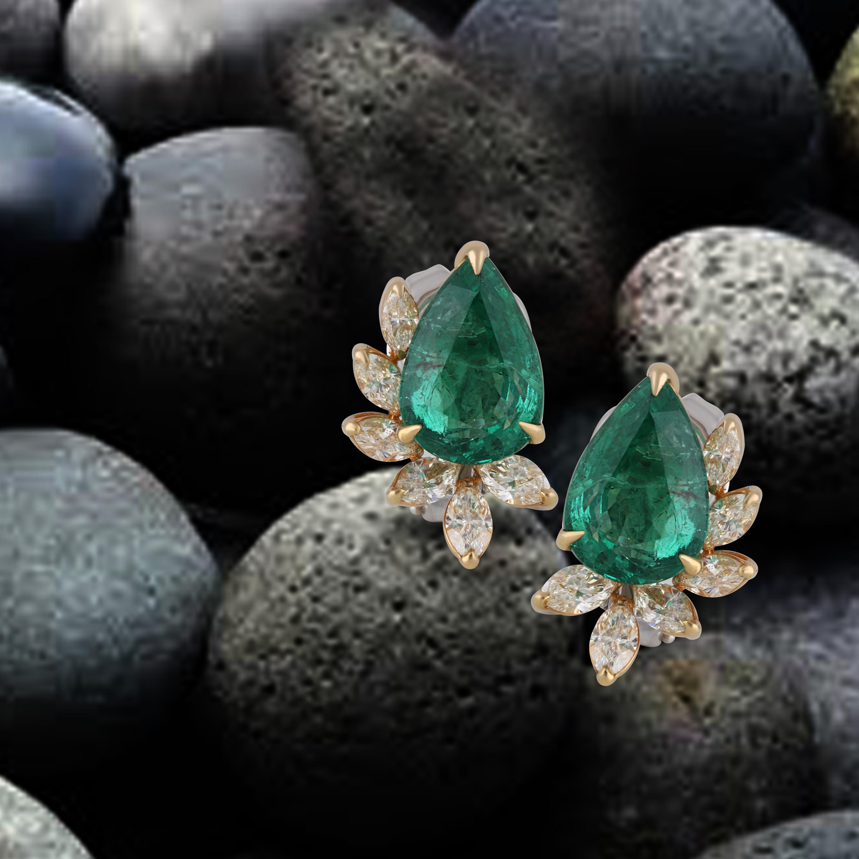 Studio Rêves Yellow Diamonds and Emerald Stud Earrings in 18 Karat Gold For Sale 1