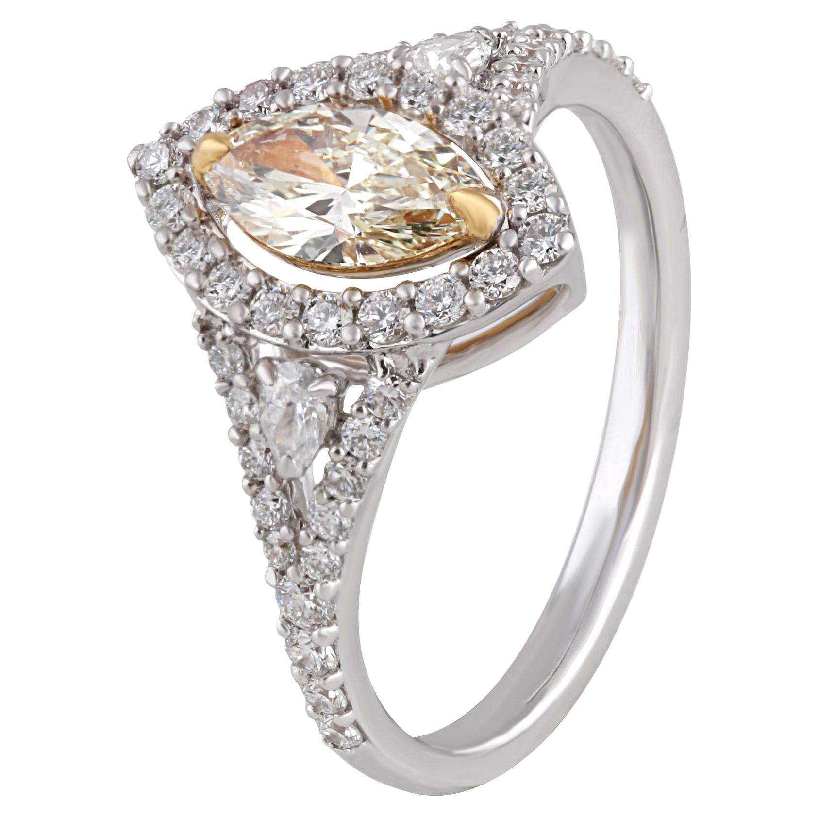 Studio Rêves Yellow Marquise Engagement Ring in 18 Karat Gold For Sale