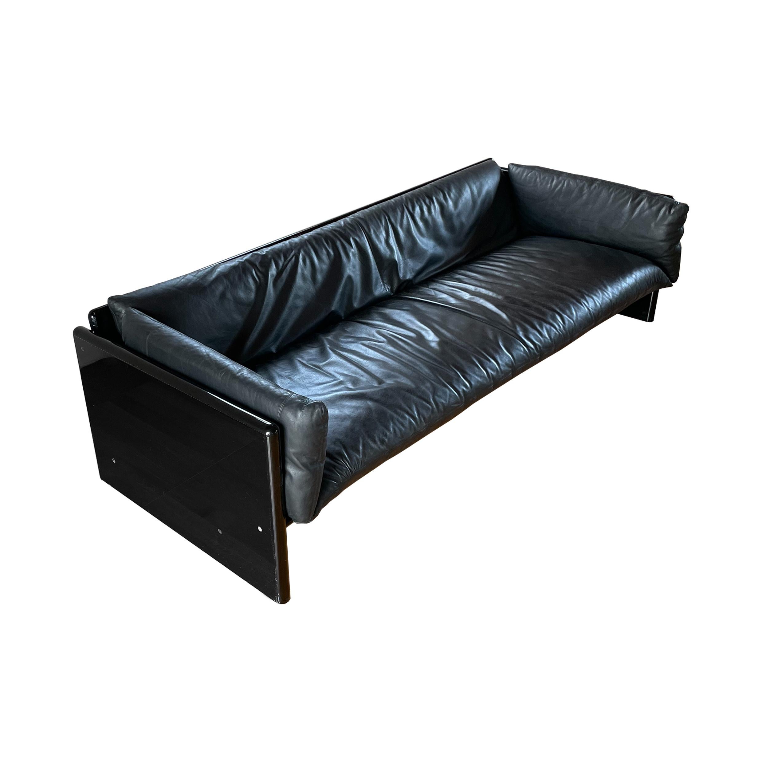 Three-seater “Simone” sofa, designed and manufactured by Studio Simon in 1975.

The structure is made of black lacquered wood. A black leather big seat completes the sofa.

The minimal lines recall Kazuhide Takahama's Japanese style.

Good