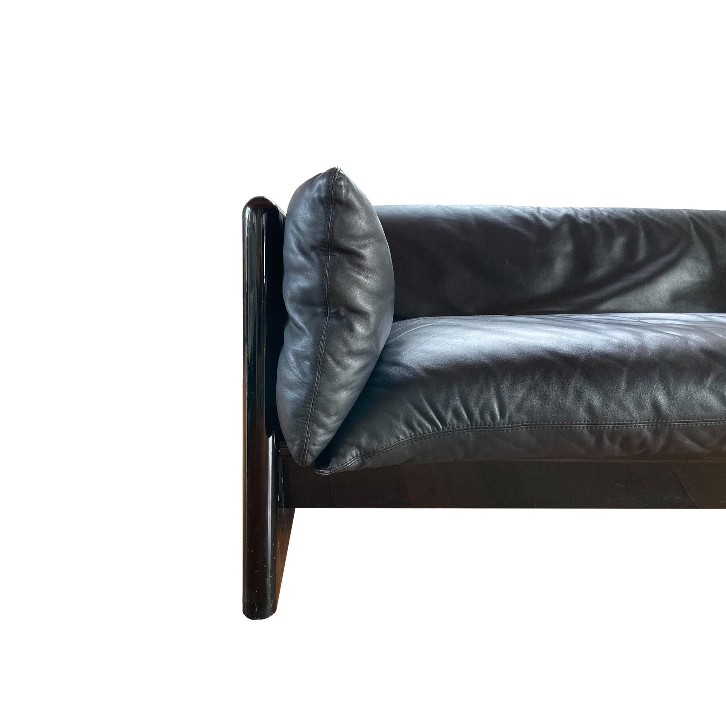 Minimalistisches dreisitziges Simone-Sofa aus schwarzem Leder von Studio Simon, Italien, 1975 (Italienisch) im Angebot