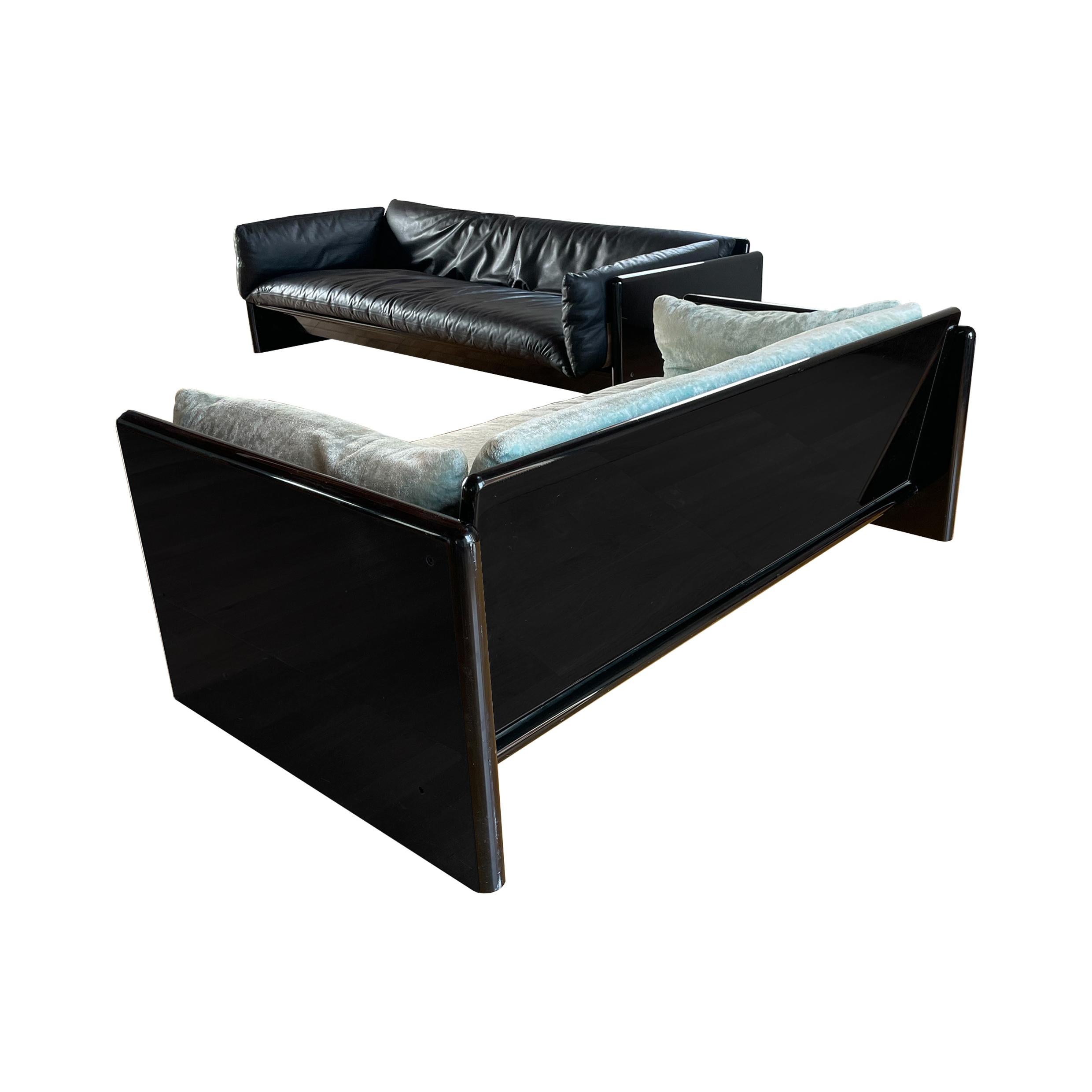 Laqué Studio Simon Canapé trois places minimaliste en cuir noir 
