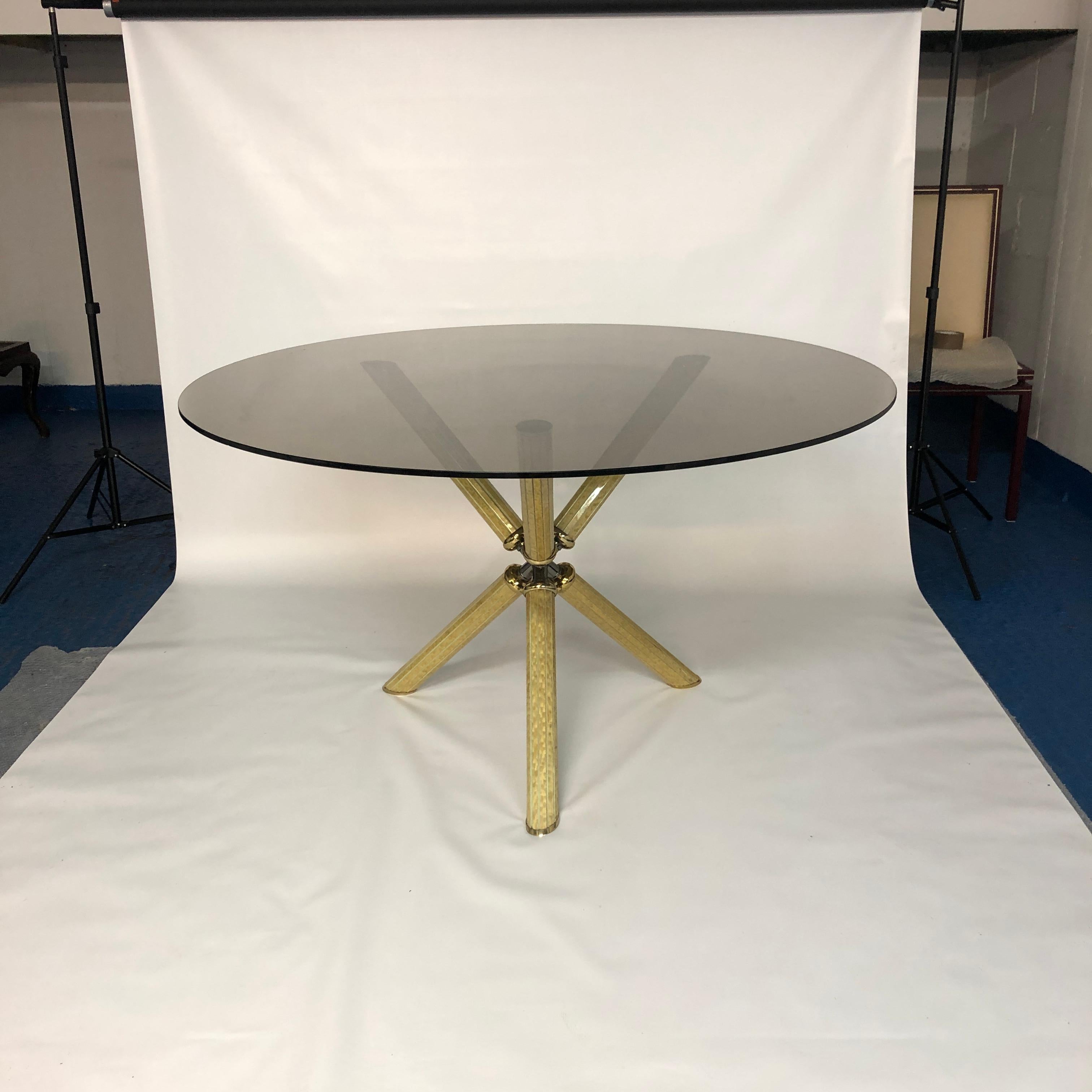 Postmoderne Table de salle à manger Studio Smania Briar Wood Smoked Glass Round Brass 1970s Hollywood en vente
