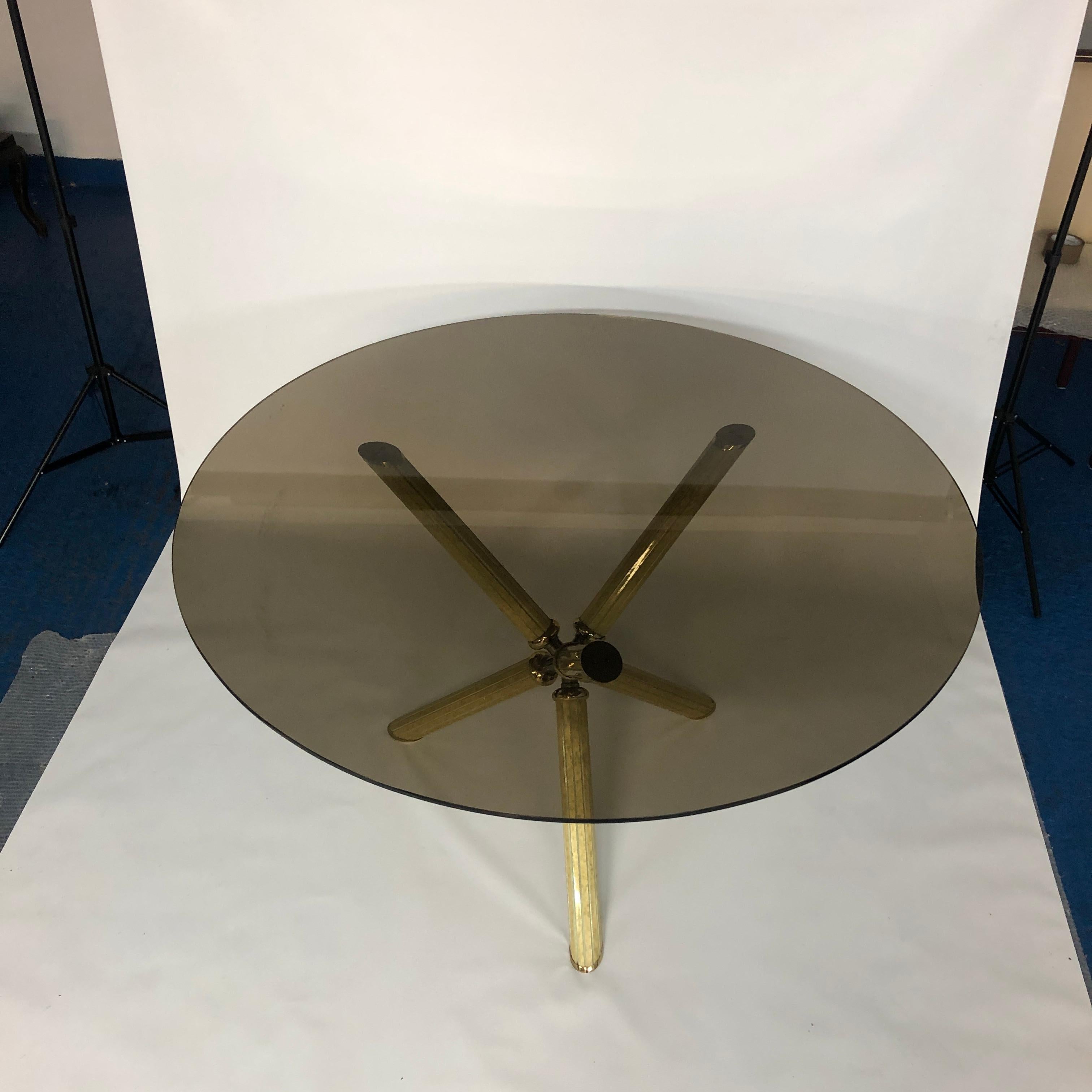 italien Table de salle à manger Studio Smania Briar Wood Smoked Glass Round Brass 1970s Hollywood en vente
