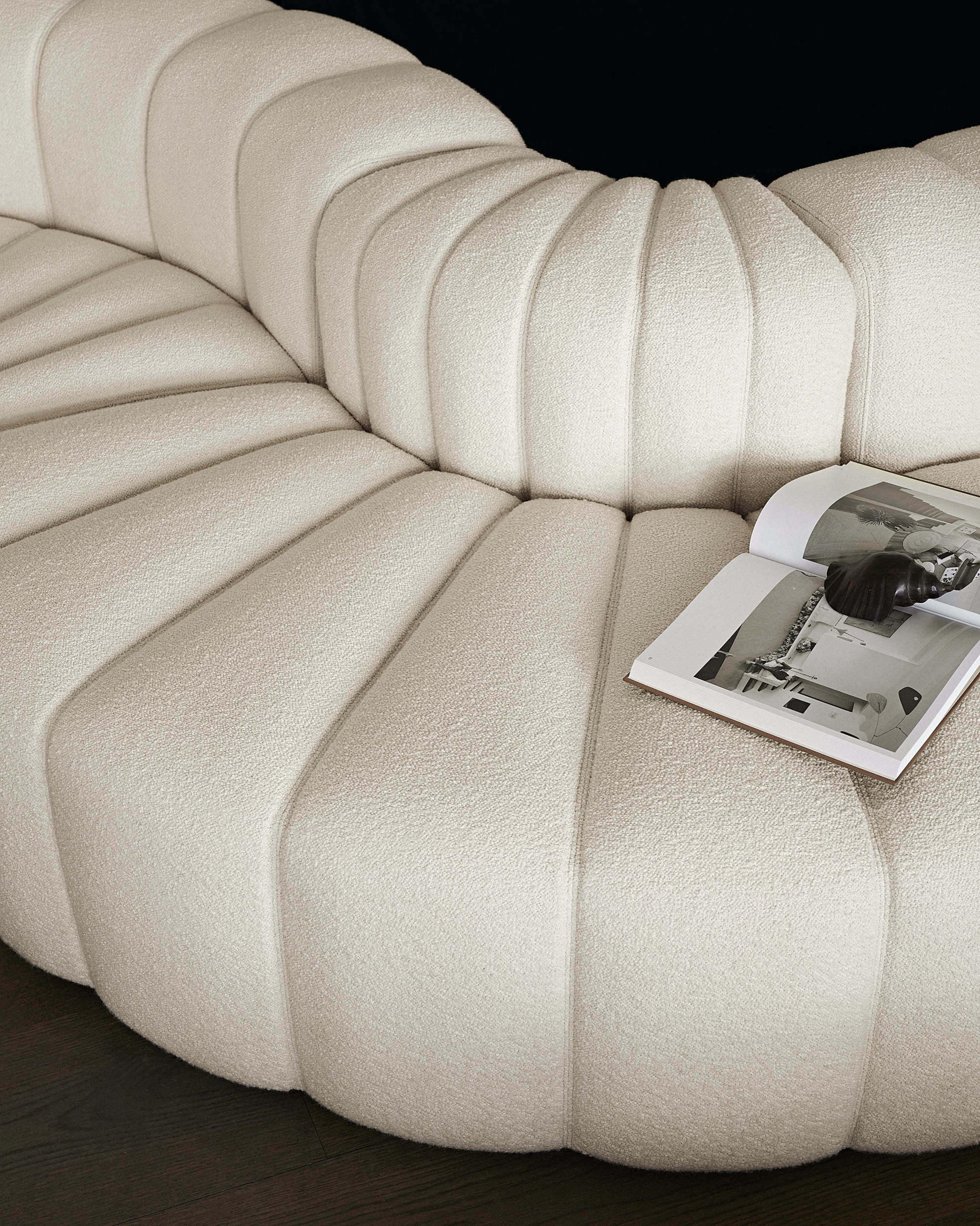 Sofa „Studio“ von Norr11, Modulares Sofa, Setup 7, Weiß (Dänisch) im Angebot