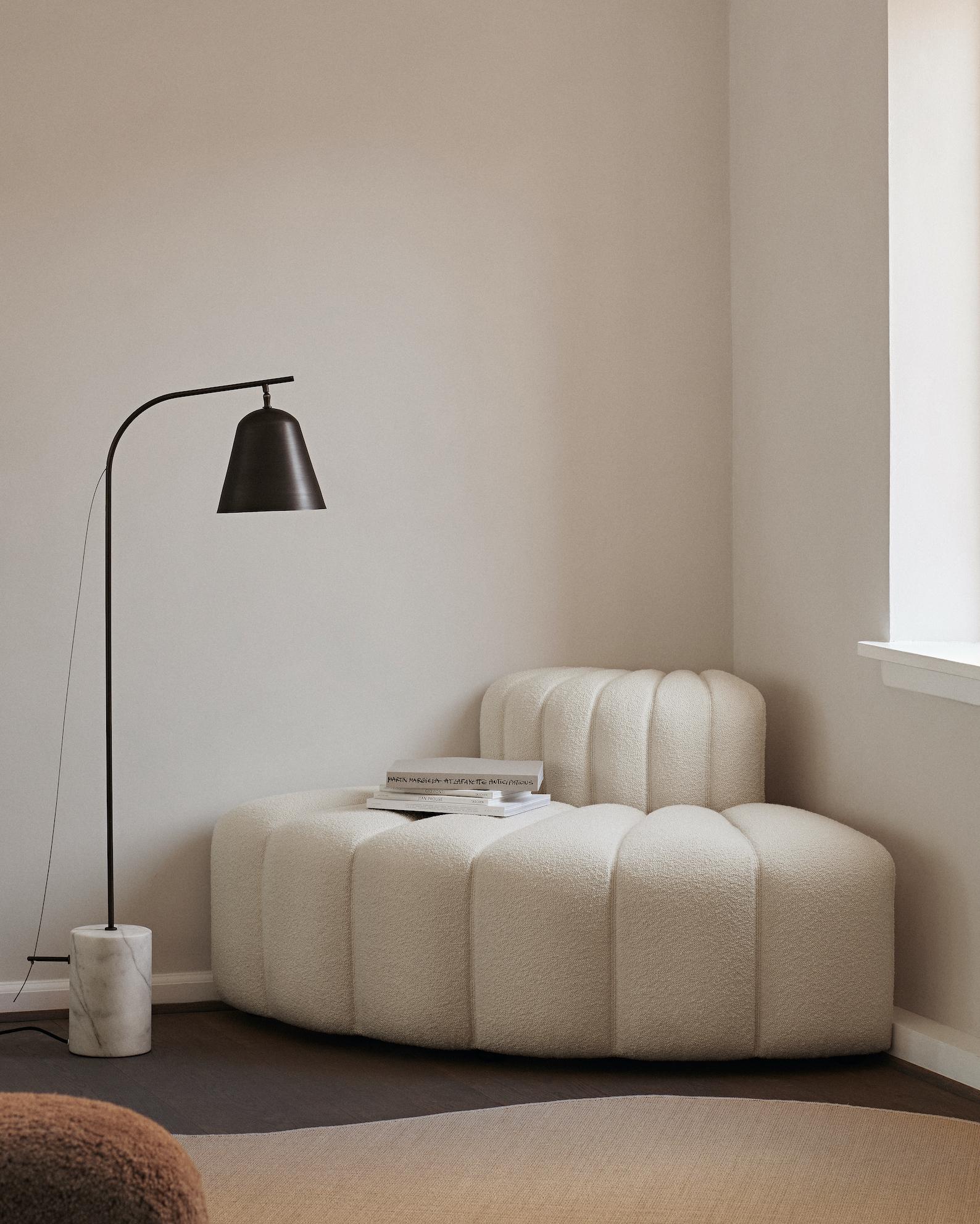 Sofa „Studio“ von Norr11, Modulares Sofa, Setup 7, Weiß (Schaumstoff) im Angebot