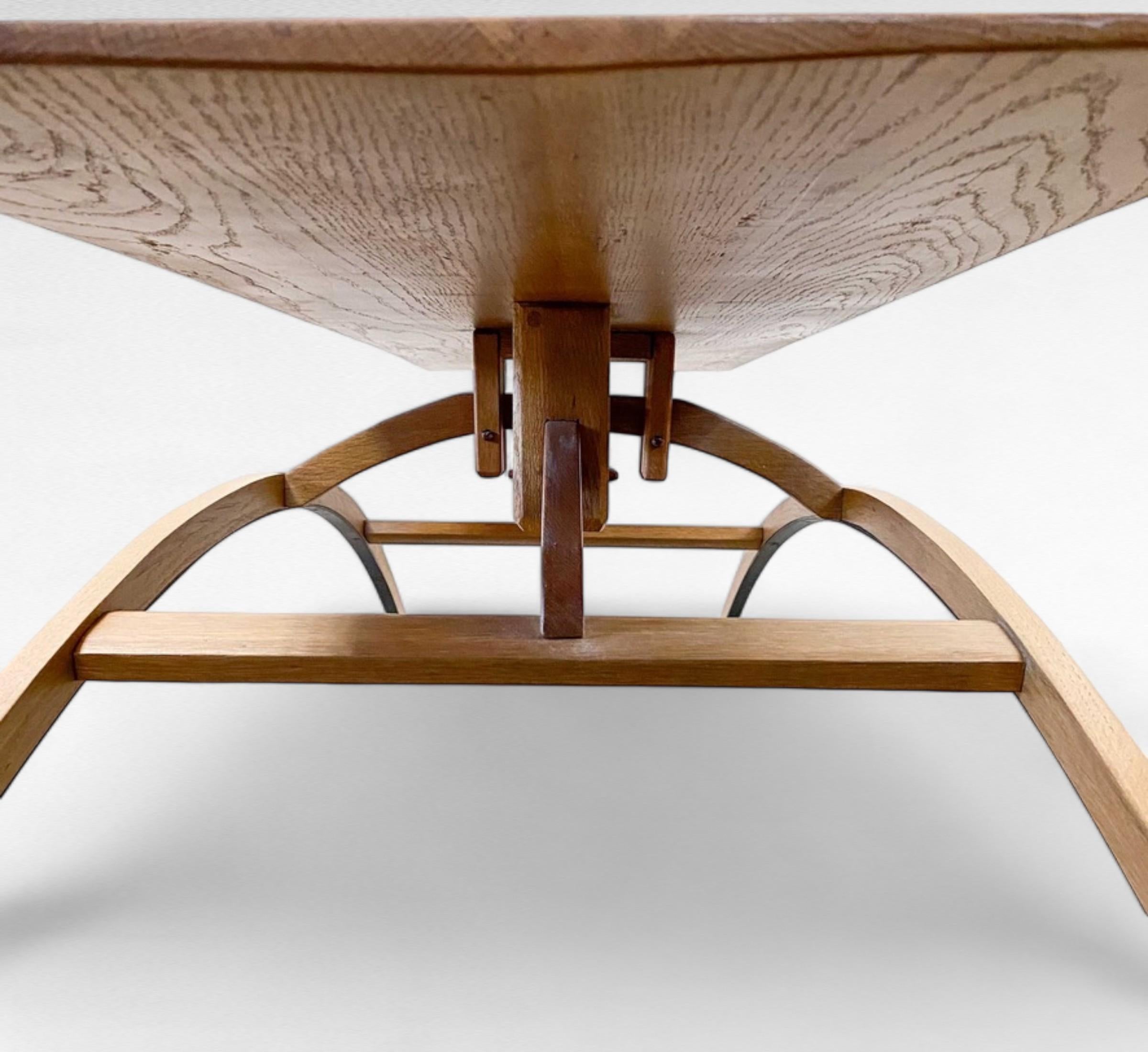 Acier Table basse unique en chêne blanc à pieds araignées Studio Craft, vers 1980 en vente