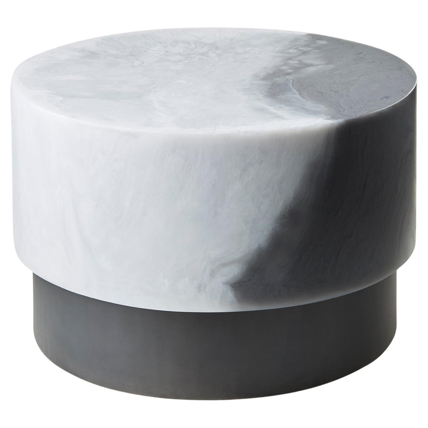 Table ronde flottante Studio Sturdy - Marbre blanc et résine de marbre gris doux