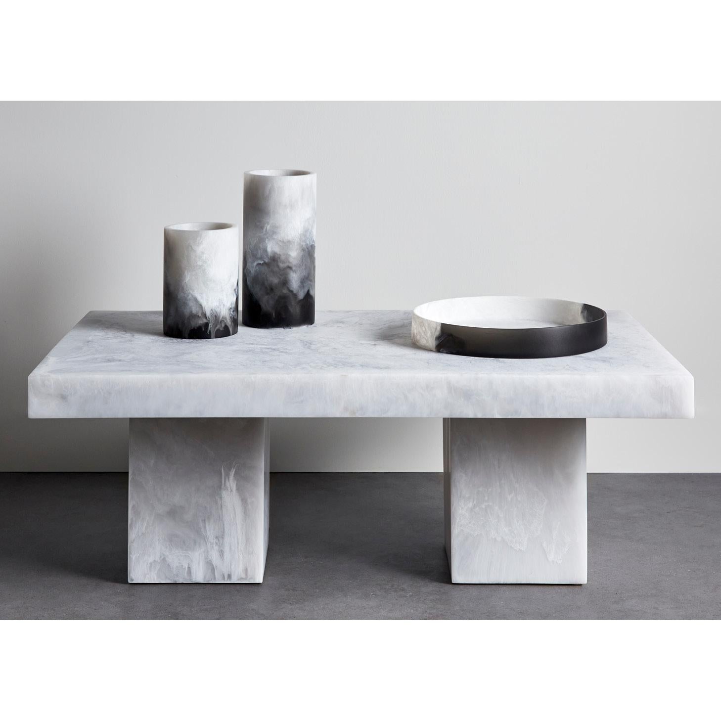 Studio Sturdy Lions Coffee Table - Résine de marbre blanc Neuf - En vente à Vancouver, CA