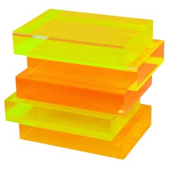 Table basse Disallineata par Studio Superego, Plexiglas néon, Italie