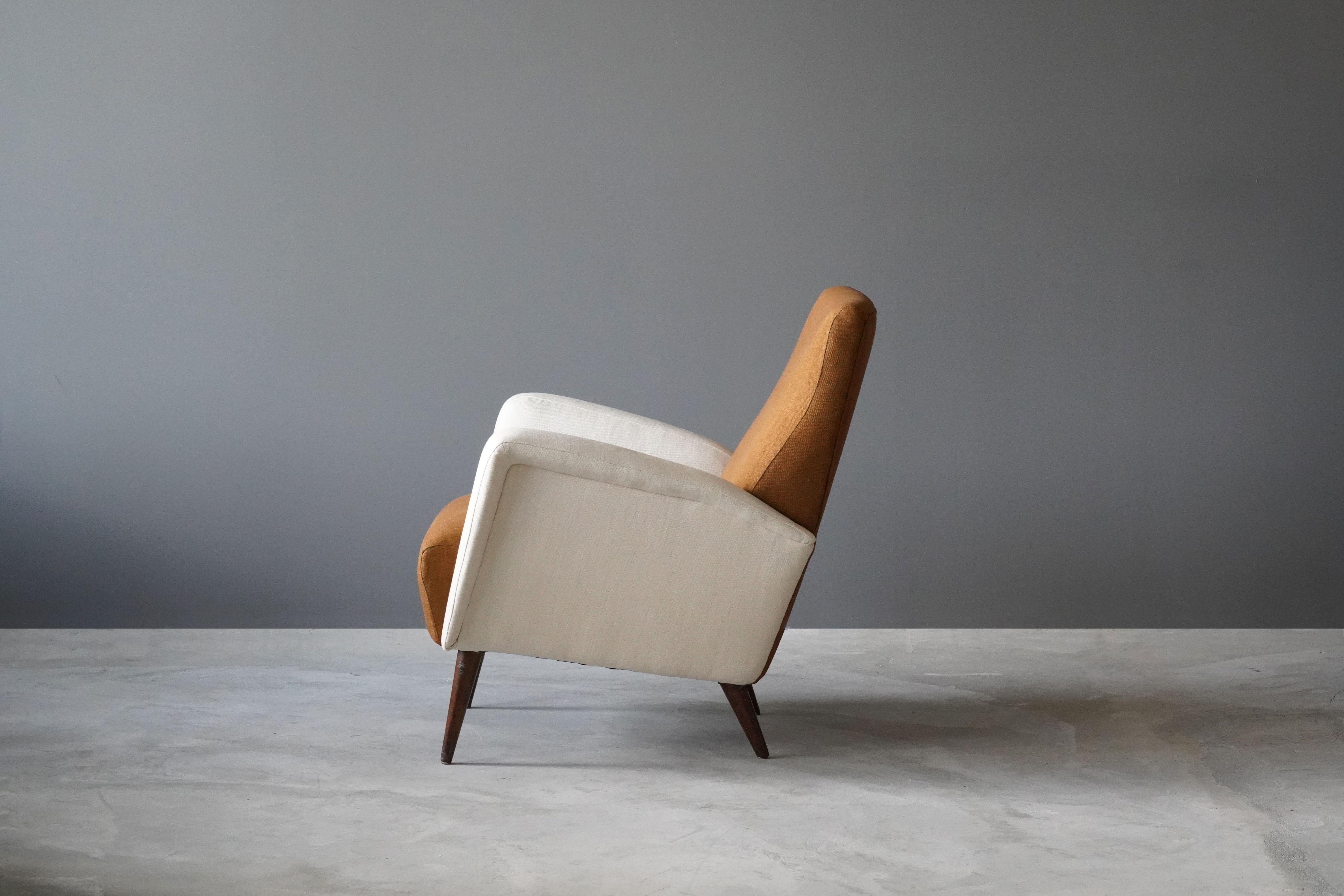 Italian Studio Tecnico Cassina, Lounge Chair, Walnut, Fabric, Italy, 1950s