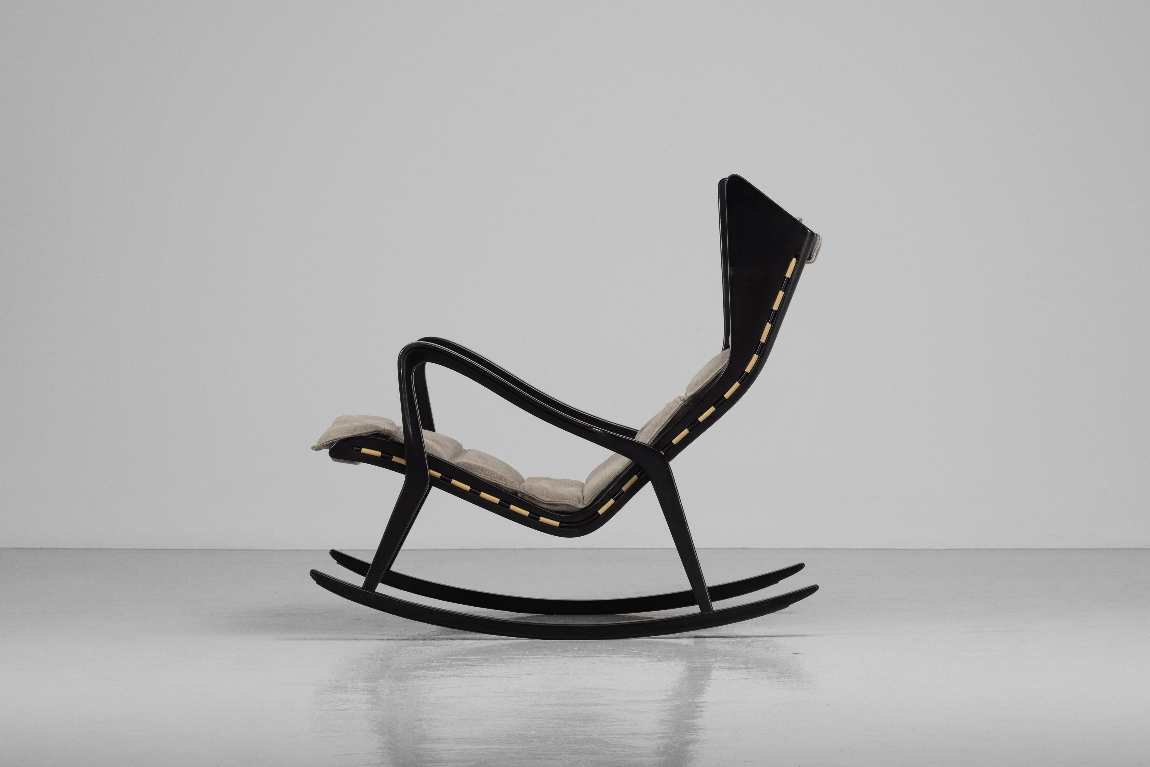 Studio Tecnico Cassina Schaukelstuhl hergestellt in Italien 1955 im Angebot 6