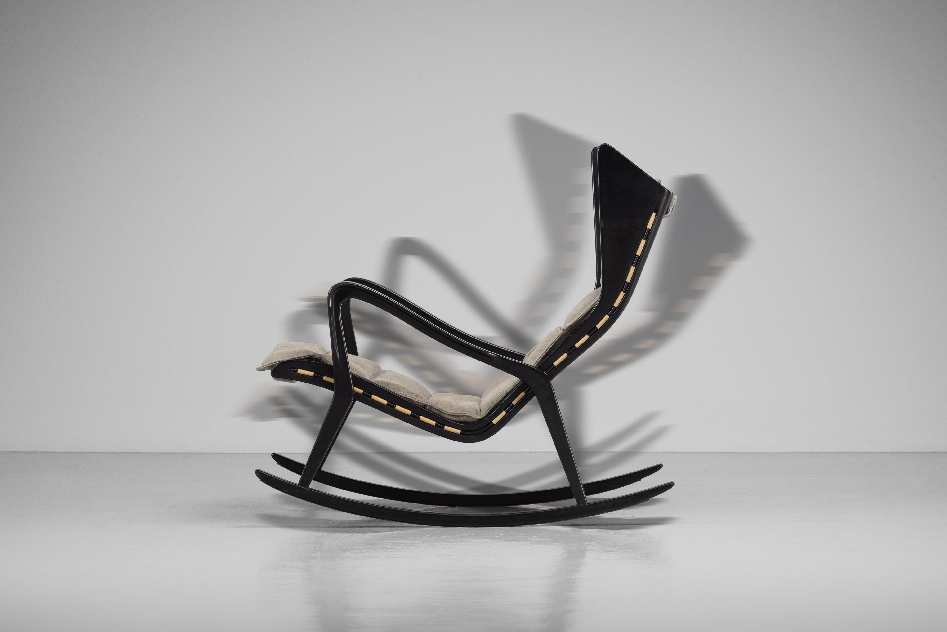 Studio Tecnico Cassina Schaukelstuhl hergestellt in Italien 1955 (Moderne der Mitte des Jahrhunderts) im Angebot
