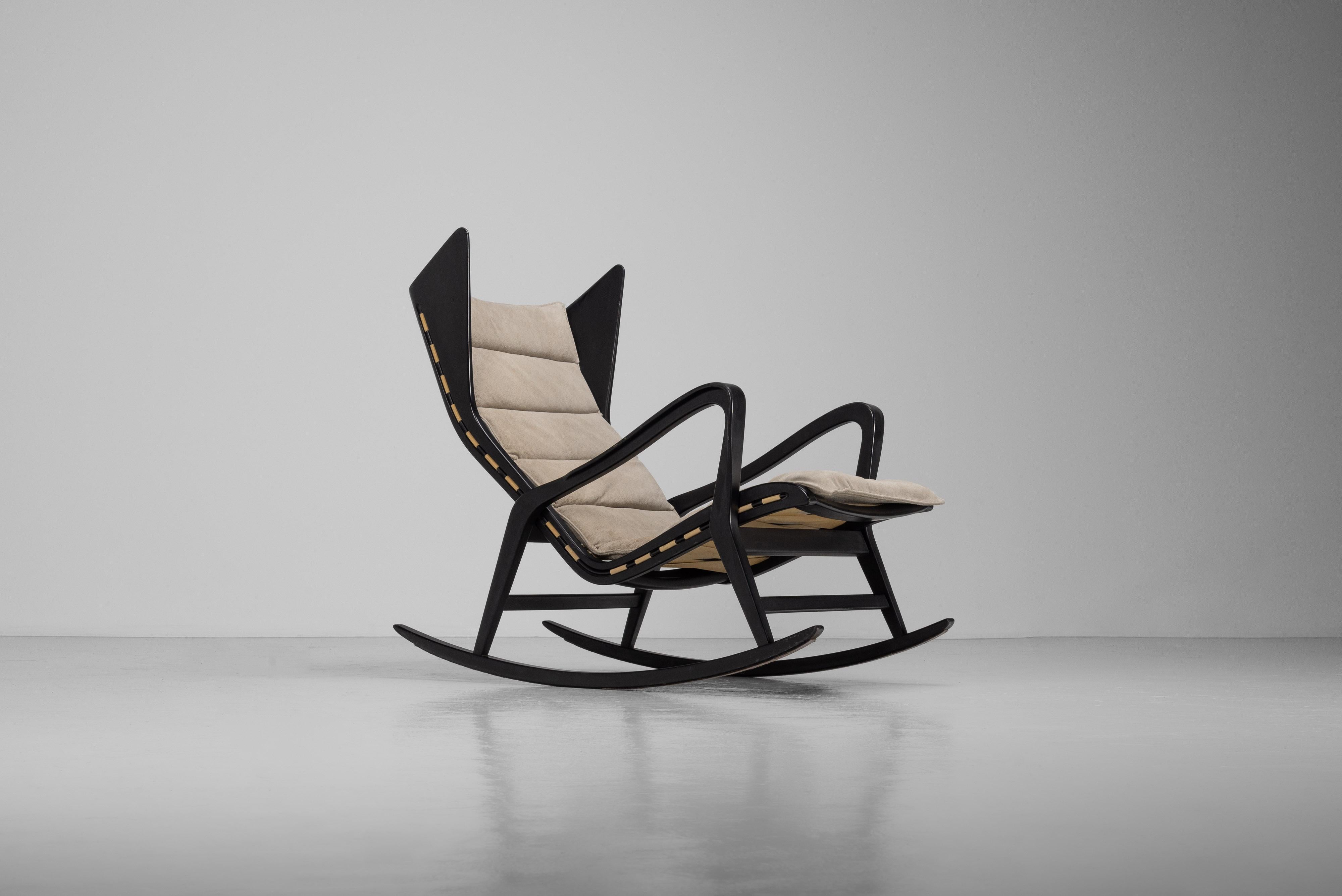 Studio Tecnico Cassina Schaukelstuhl hergestellt in Italien 1955 (Mitte des 20. Jahrhunderts) im Angebot