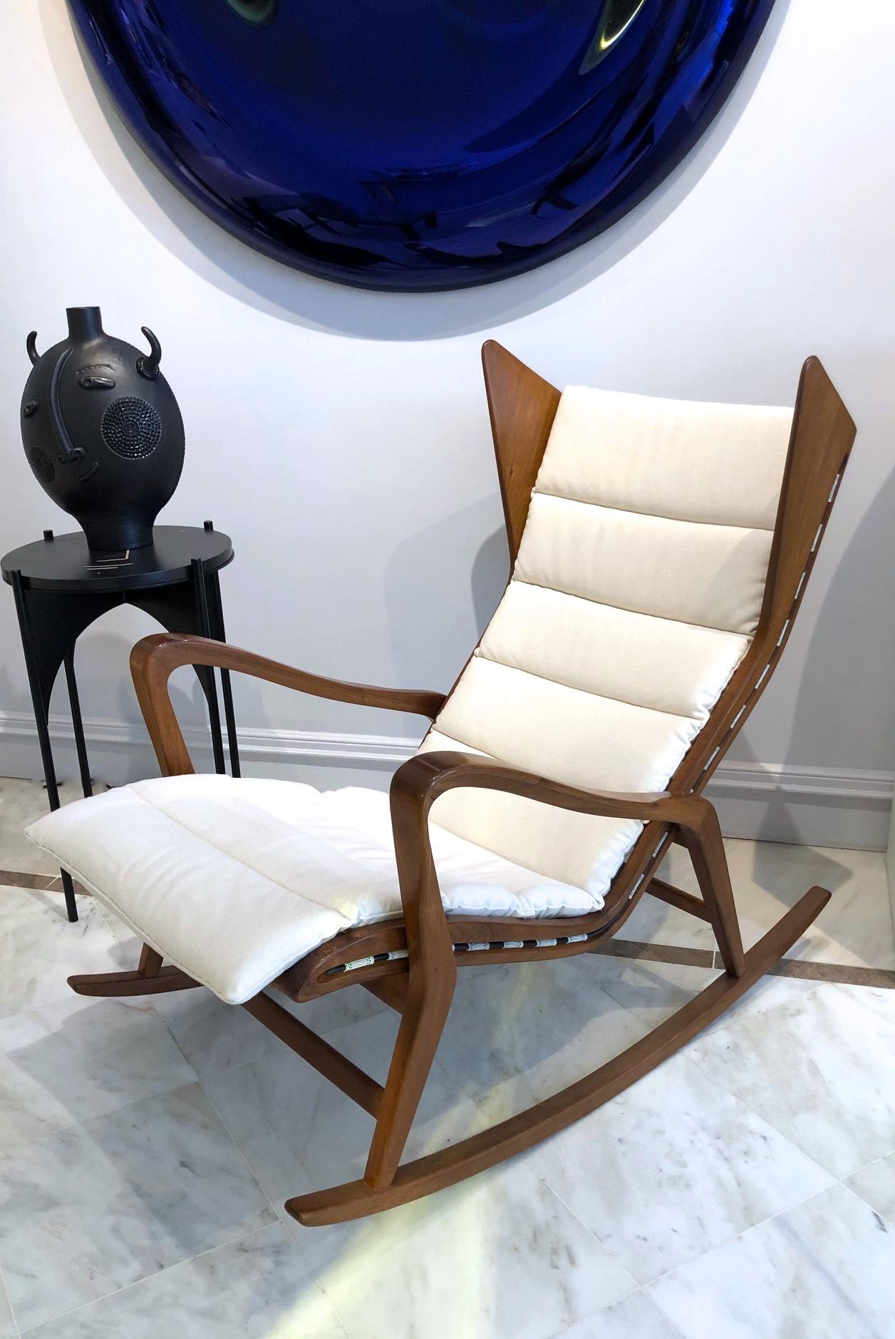 Mid-20th Century Studio Tecnico Cassina, Rocking Lounge Chair, Model 572 in Walnut, Italy, 1955
