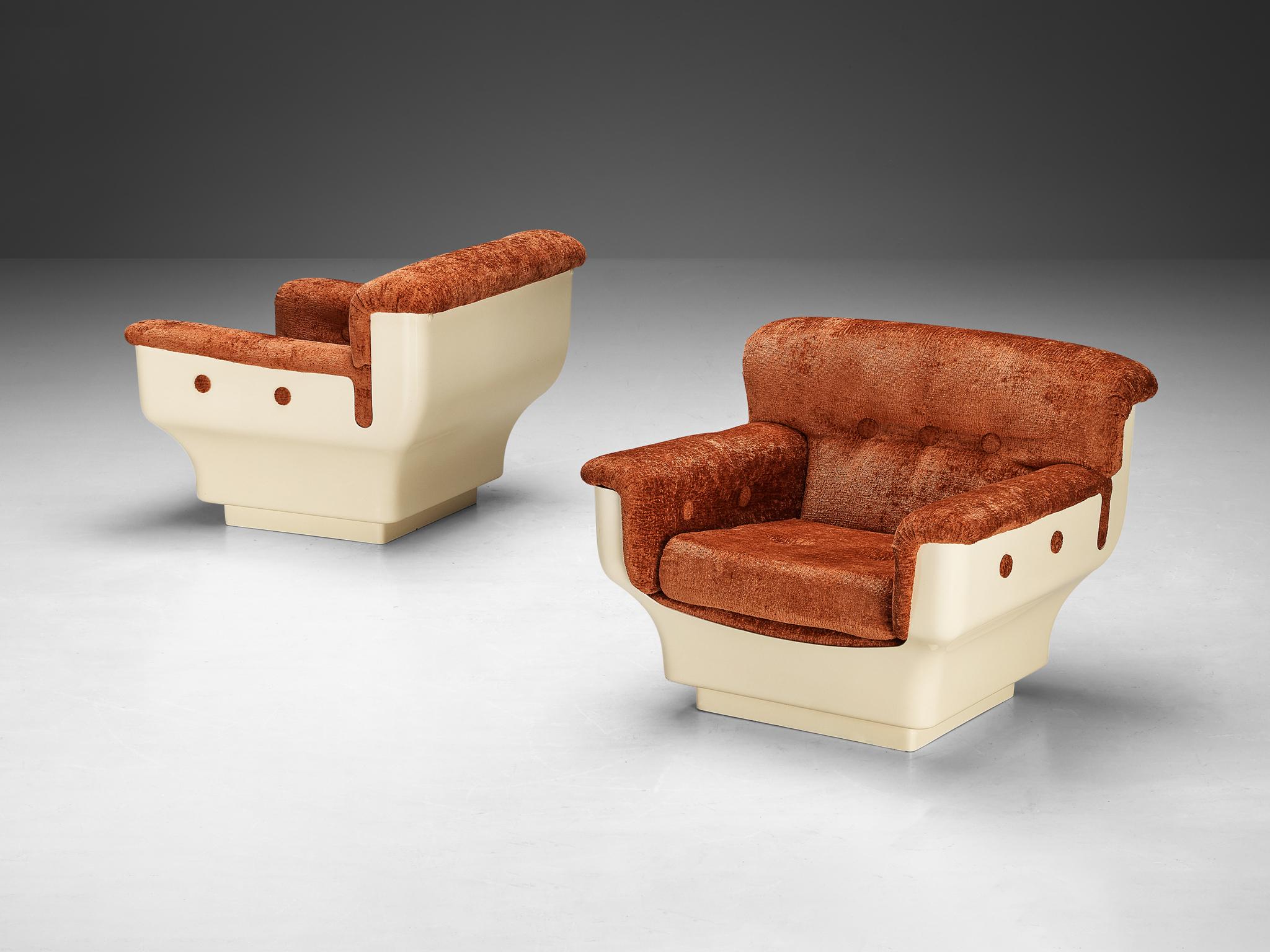 Studio Tecnico for Mobilquattro, ‘Delta 699’ lounge chairs, velvet, fiberglass, Italy, 1970s

The 'Delta 699' chairs, crafted by Studio Tecnico and G.G. Biemme for Mobilquattro, stand out for their distinctive postmodern design. They feature a base