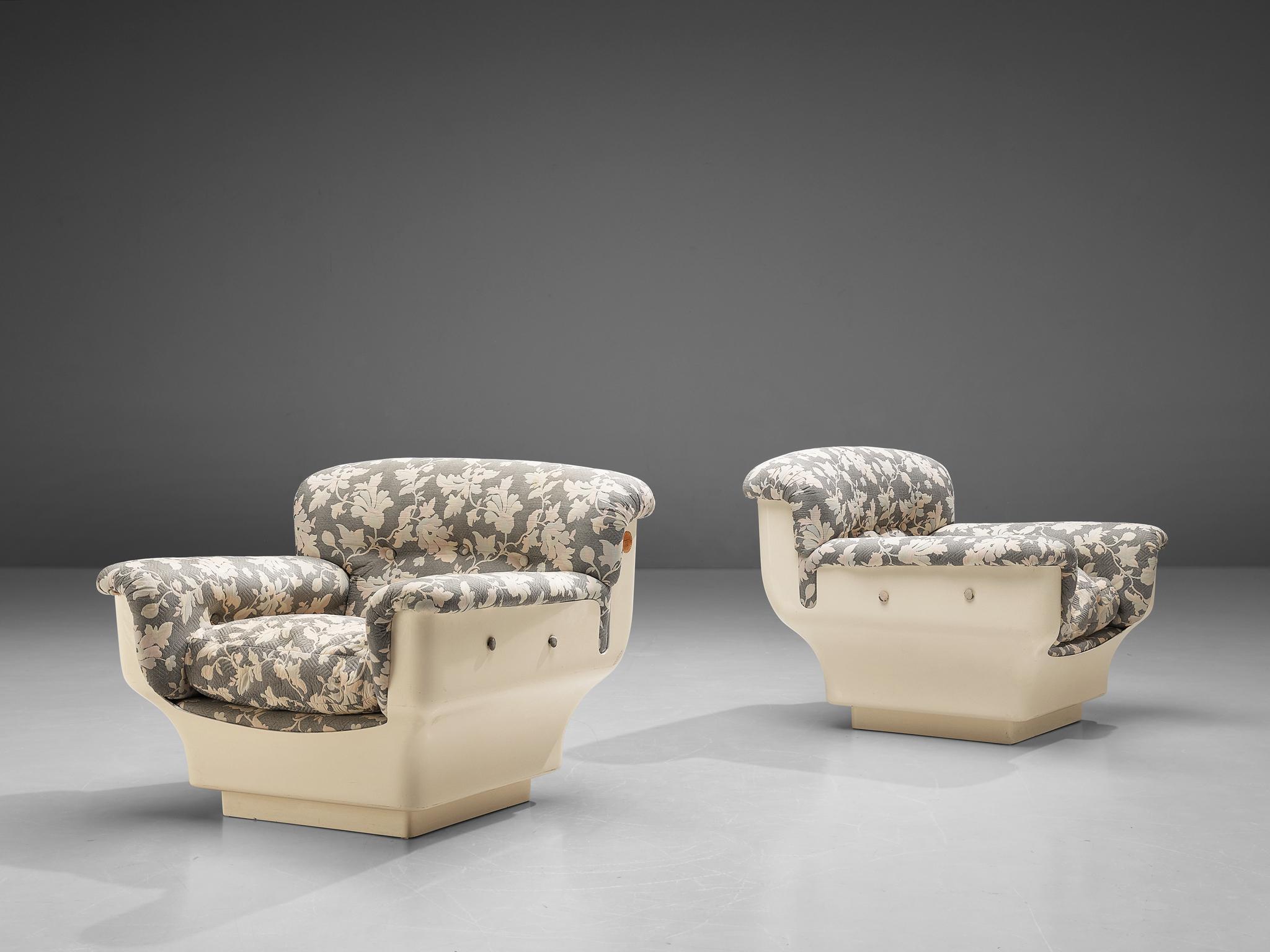 Studio Tecnico for Mobilquattro, ‘Delta 699’ lounge chairs, fabric, fiberglass, Italy, 1970s

‘Delta 699’ chairs designed by Studio Tecnico and G.G. Biemme for Mobilquattro. These postmodern chairs are very particular in their design due to the