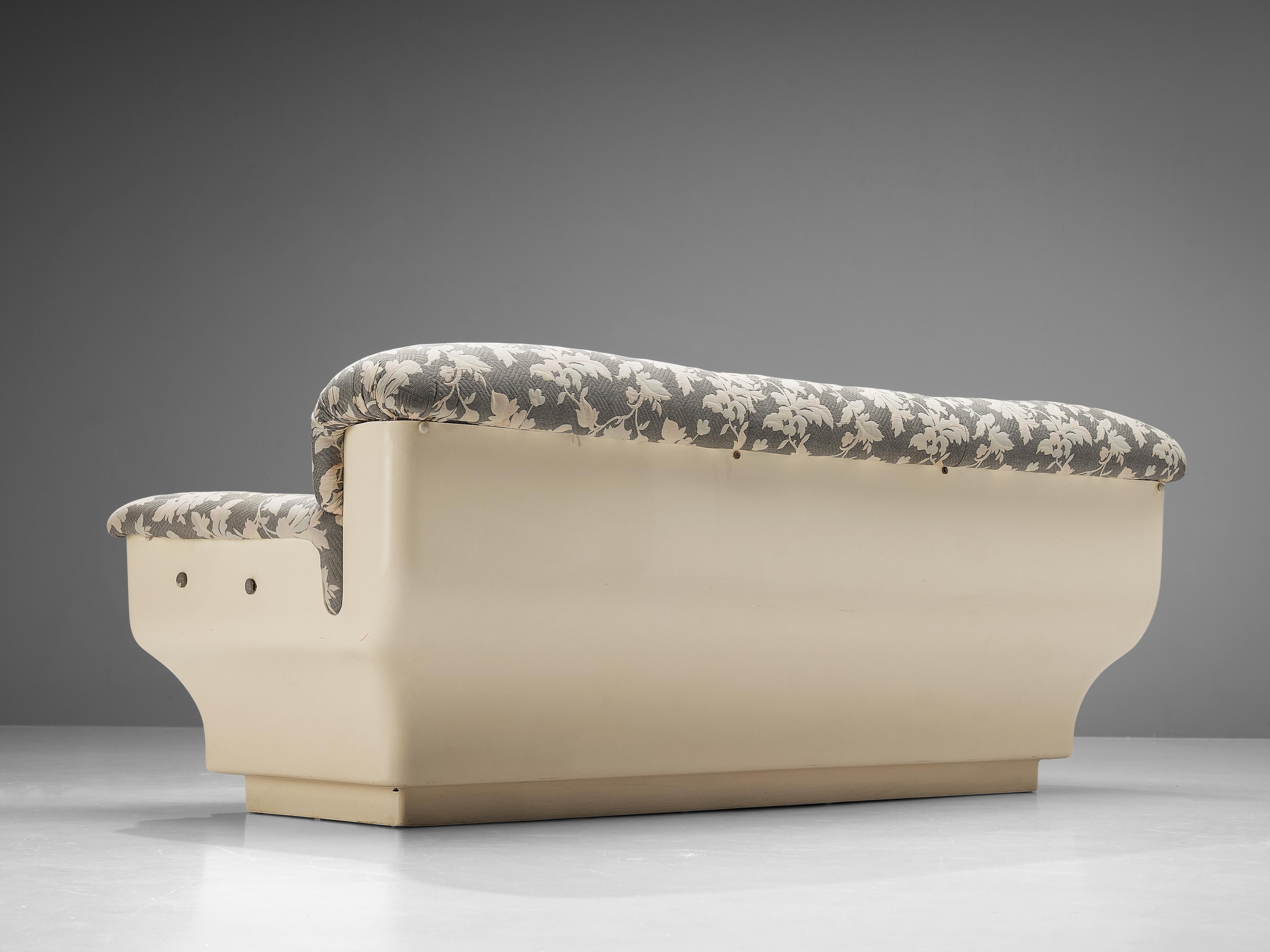 Studio Tecnico für Mobilquattro 'Delta 699' Sofa mit geblümter Polsterung (Postmoderne) im Angebot