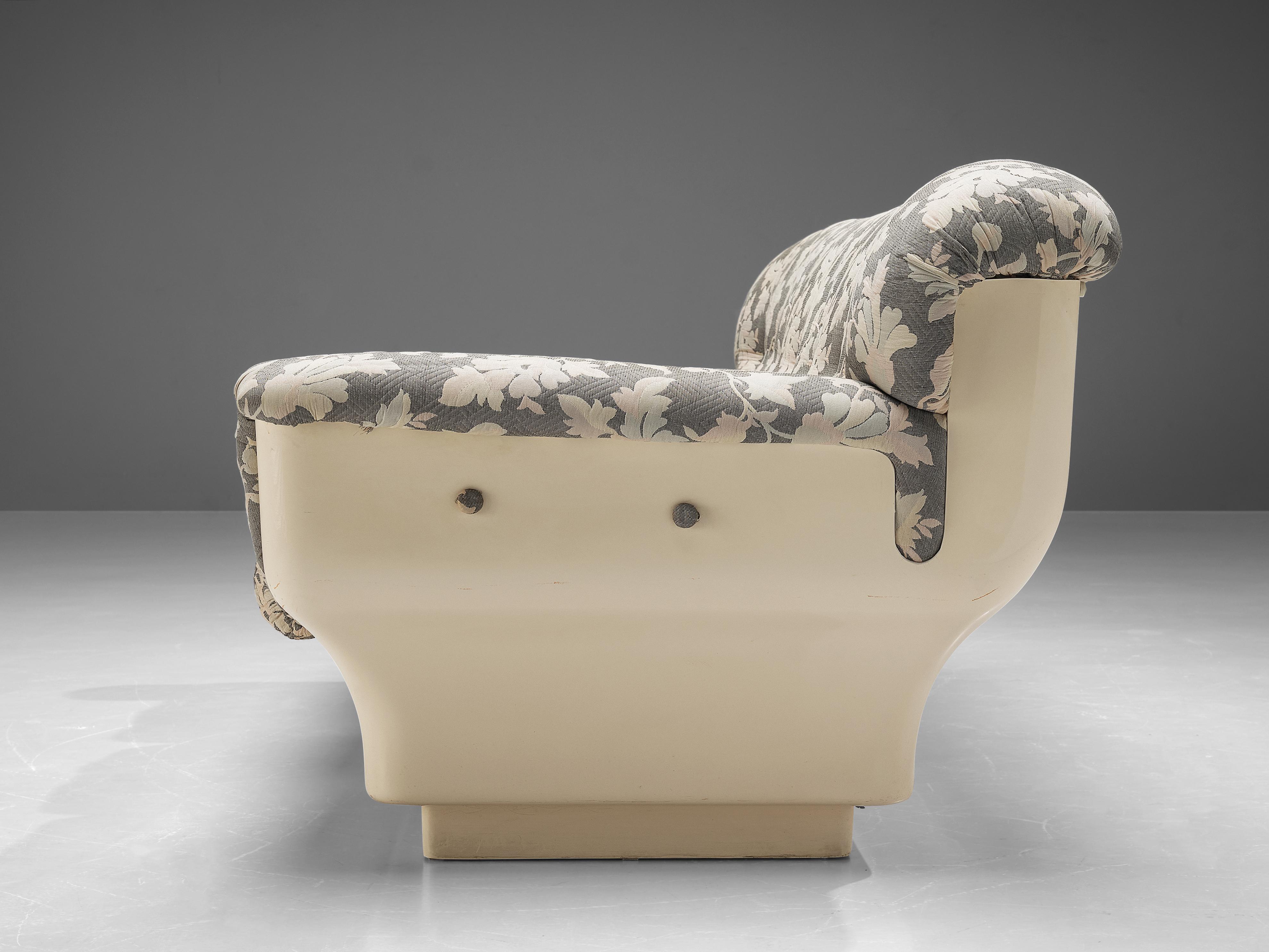 Studio Tecnico für Mobilquattro 'Delta 699' Sofa mit geblümter Polsterung (Ende des 20. Jahrhunderts) im Angebot