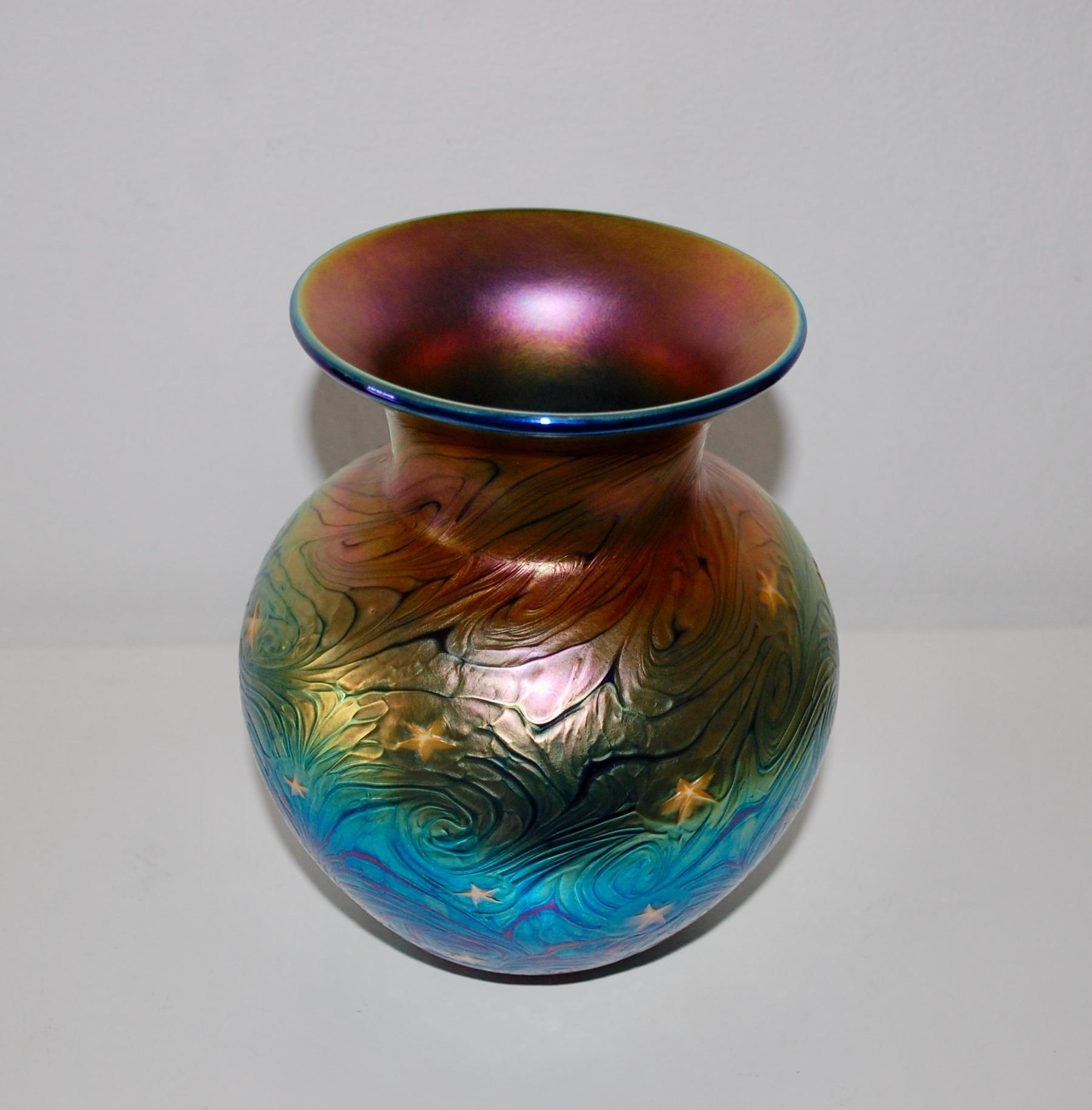 Lundberg Studios Contemporary Art Glass Vase.
Every piece of glass that bears the Lundberg Studios signature represents the finest in contemporary art glass. Crafted by master glass blowers, traditional and modern techniques are integrated to create