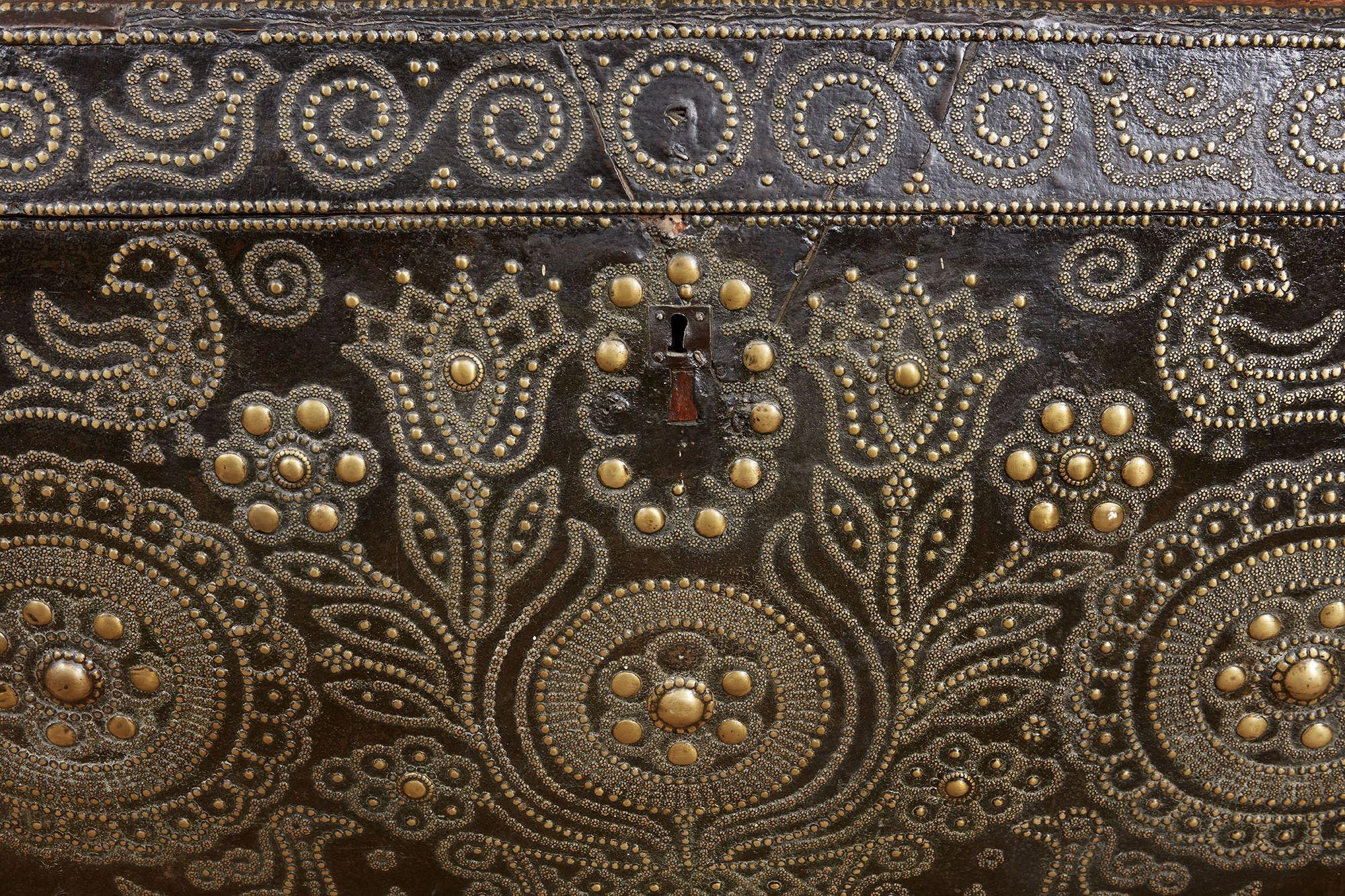 Studwork Leather Chest In Good Condition For Sale In Greenwich, CT