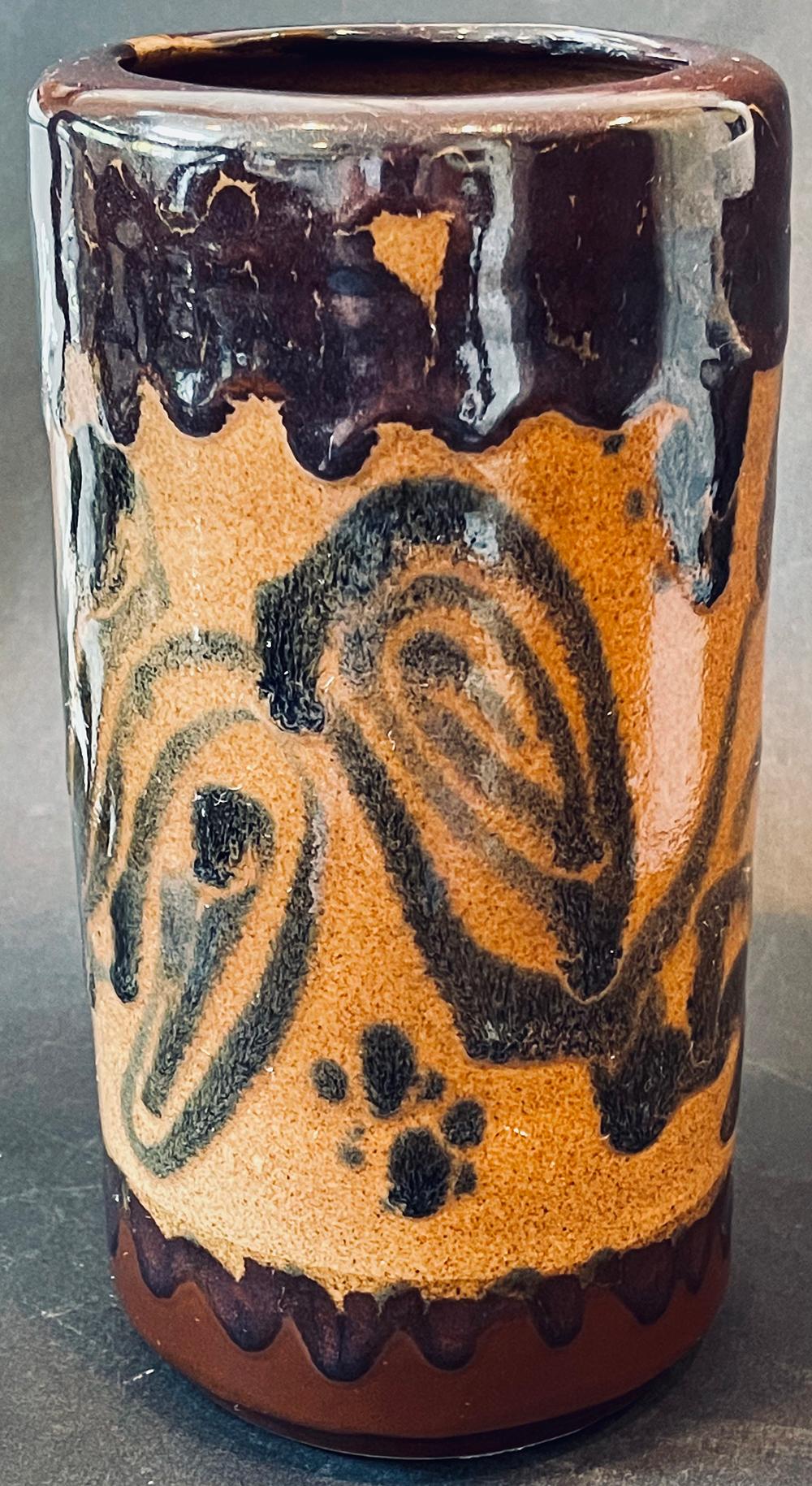 This early and important vase by Glidden Parker, an important American pioneer in ceramics for the modern home, dates from the 1940s and precedes the lines of homewares that he is most famous for. This piece, unique and striking, is bathed in black