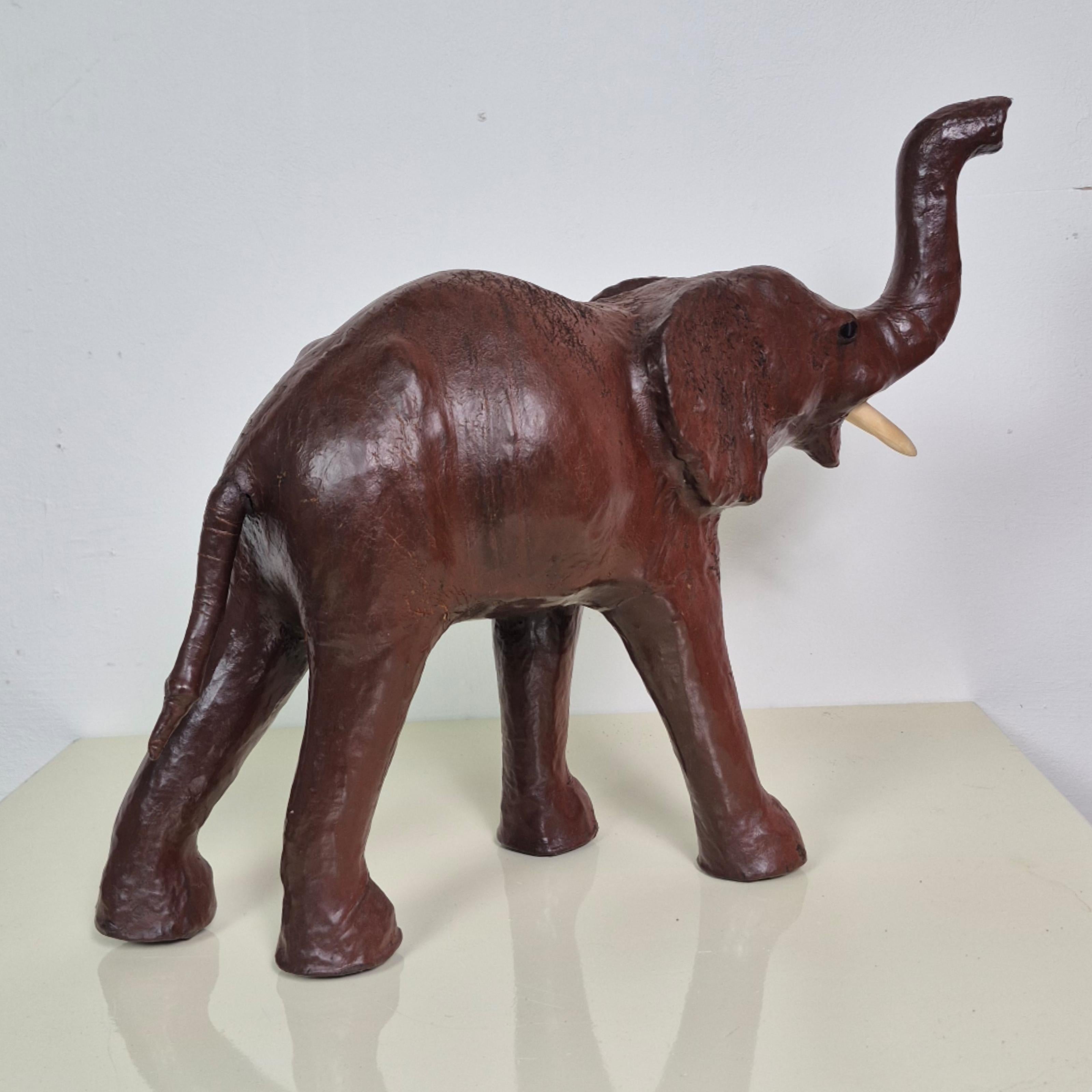 Stuffed elephant made from patinated leather, England 1970s in vendita 2