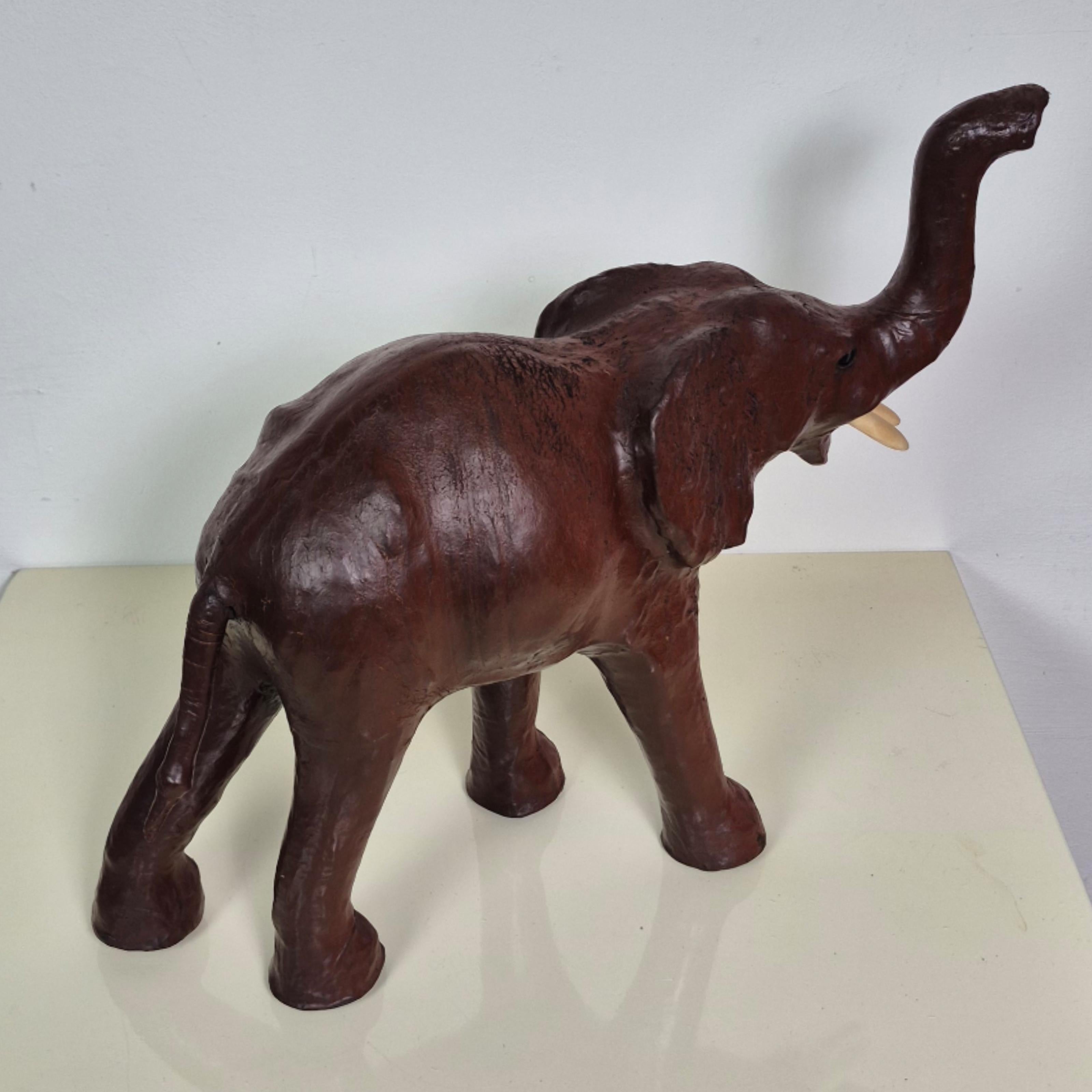 Arts and Crafts Stuffed elephant made from patinated leather, England 1970s in vendita