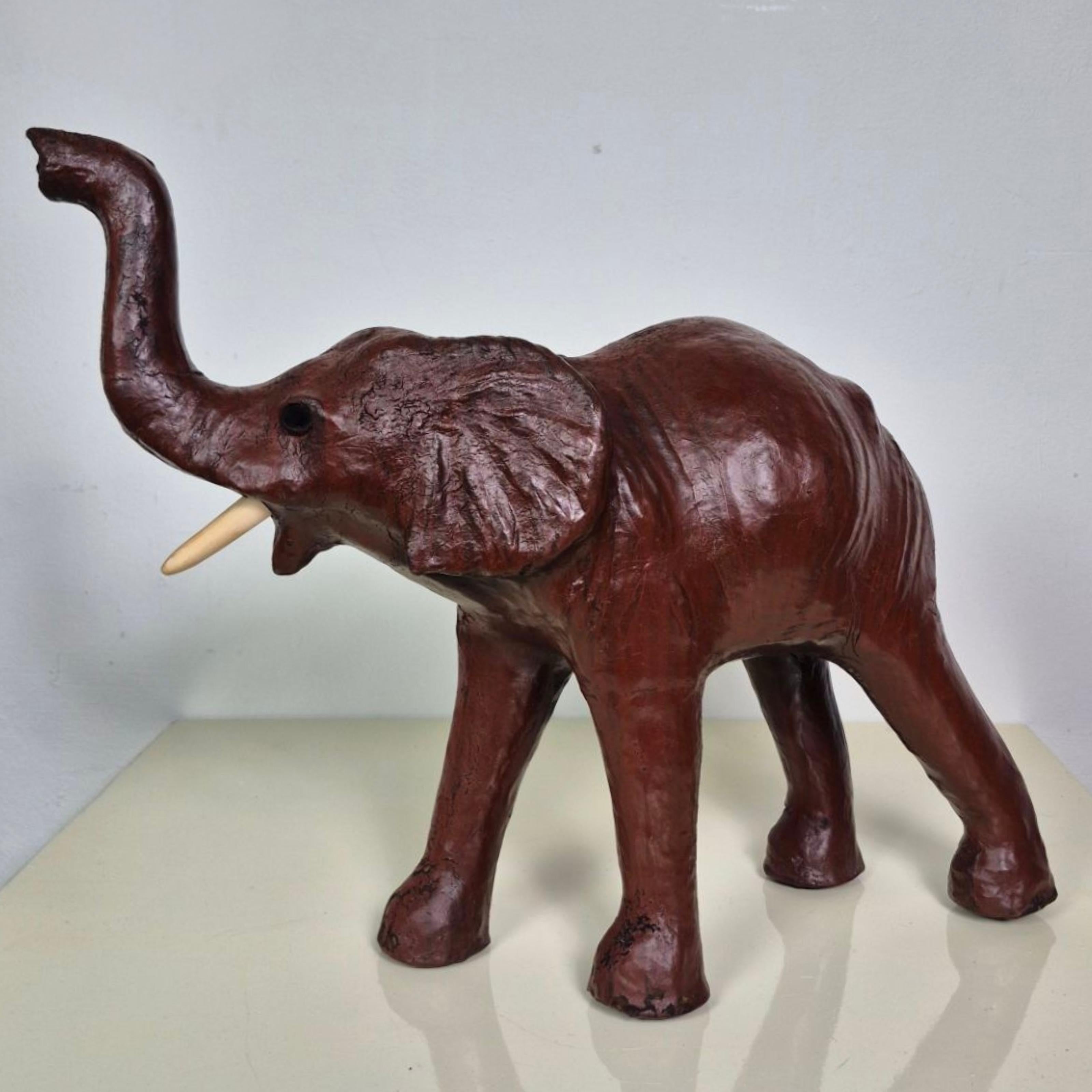 Tinto Stuffed elephant made from patinated leather, England 1970s in vendita